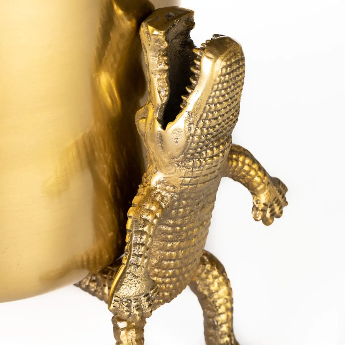 Vase SURROUNDED BY CROCODILES gold