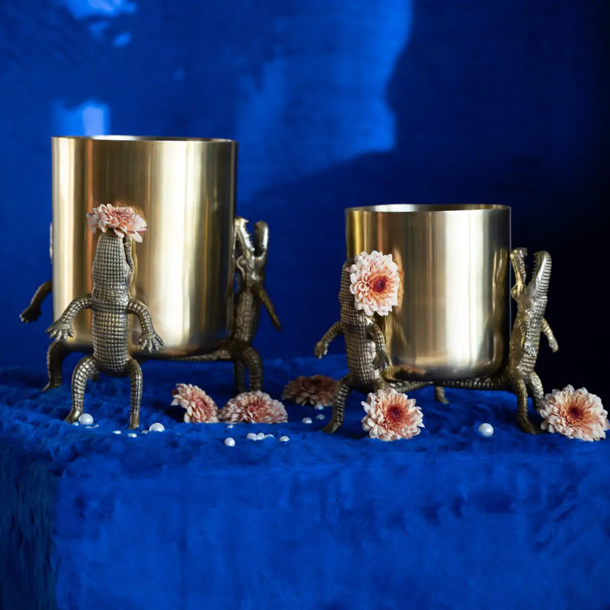 Vase SURROUNDED BY CROCODILES gold