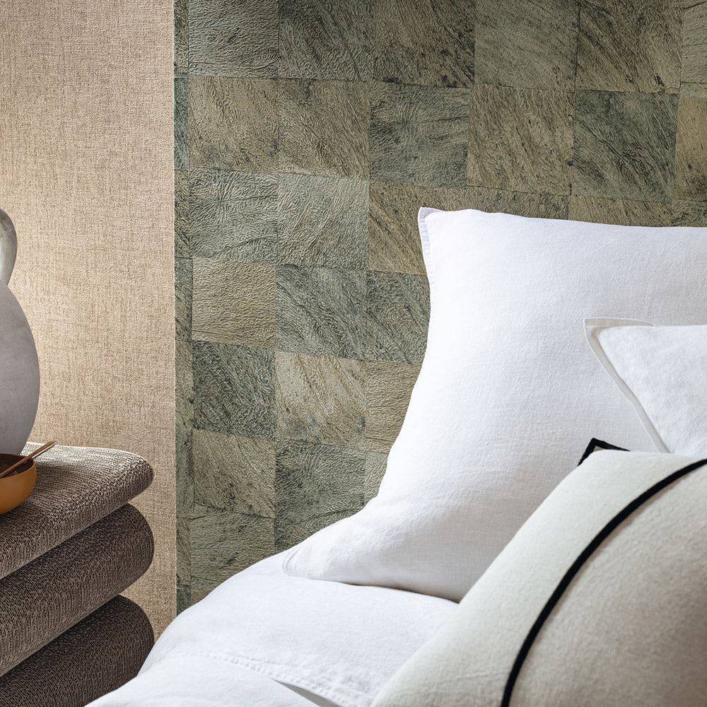 Textured wallpaper with a geometric wood-like pattern ABALE - EMERAUGE emerald