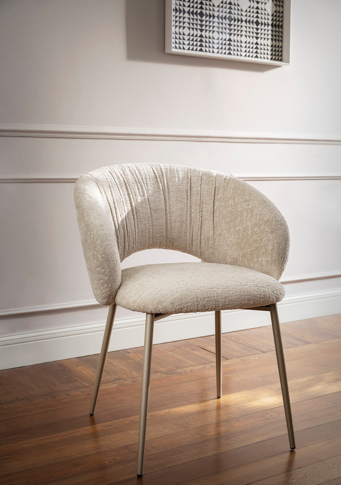 Upholstered ANIME chair with a beige metal base