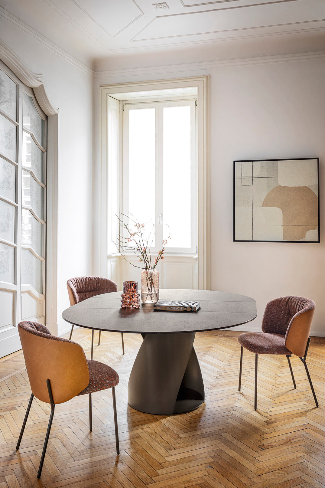 SWEEL upholstered chair with black metal base