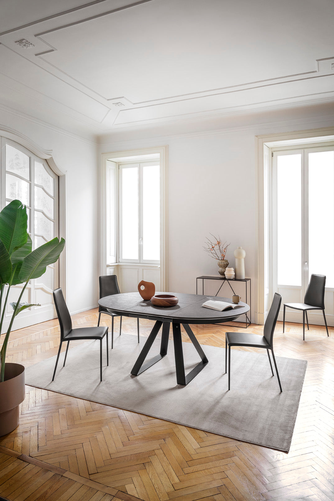 AIDA upholstered chair with a black base