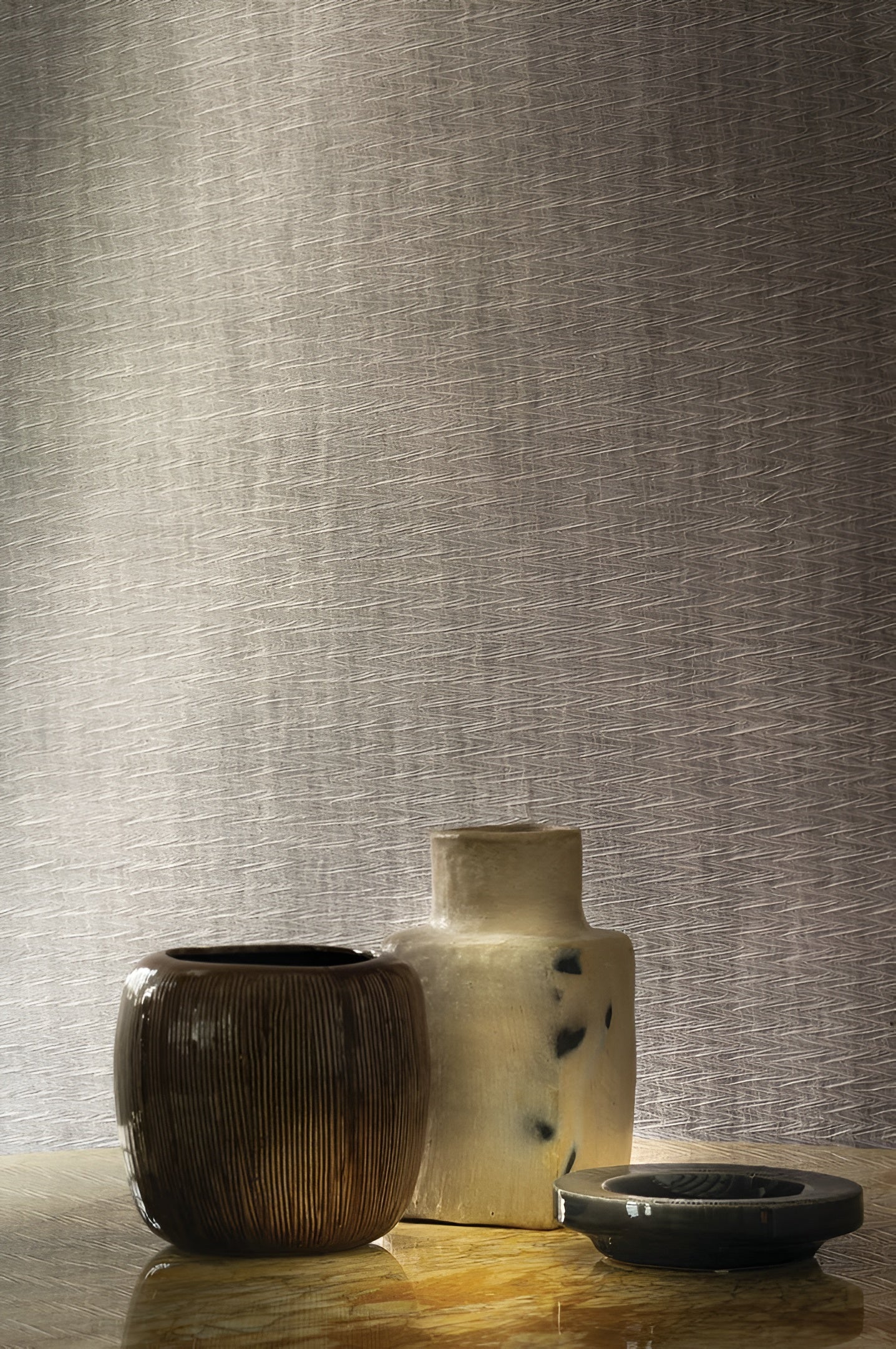 Textile wallpaper with a metallic geometric pattern THÉIA khaki