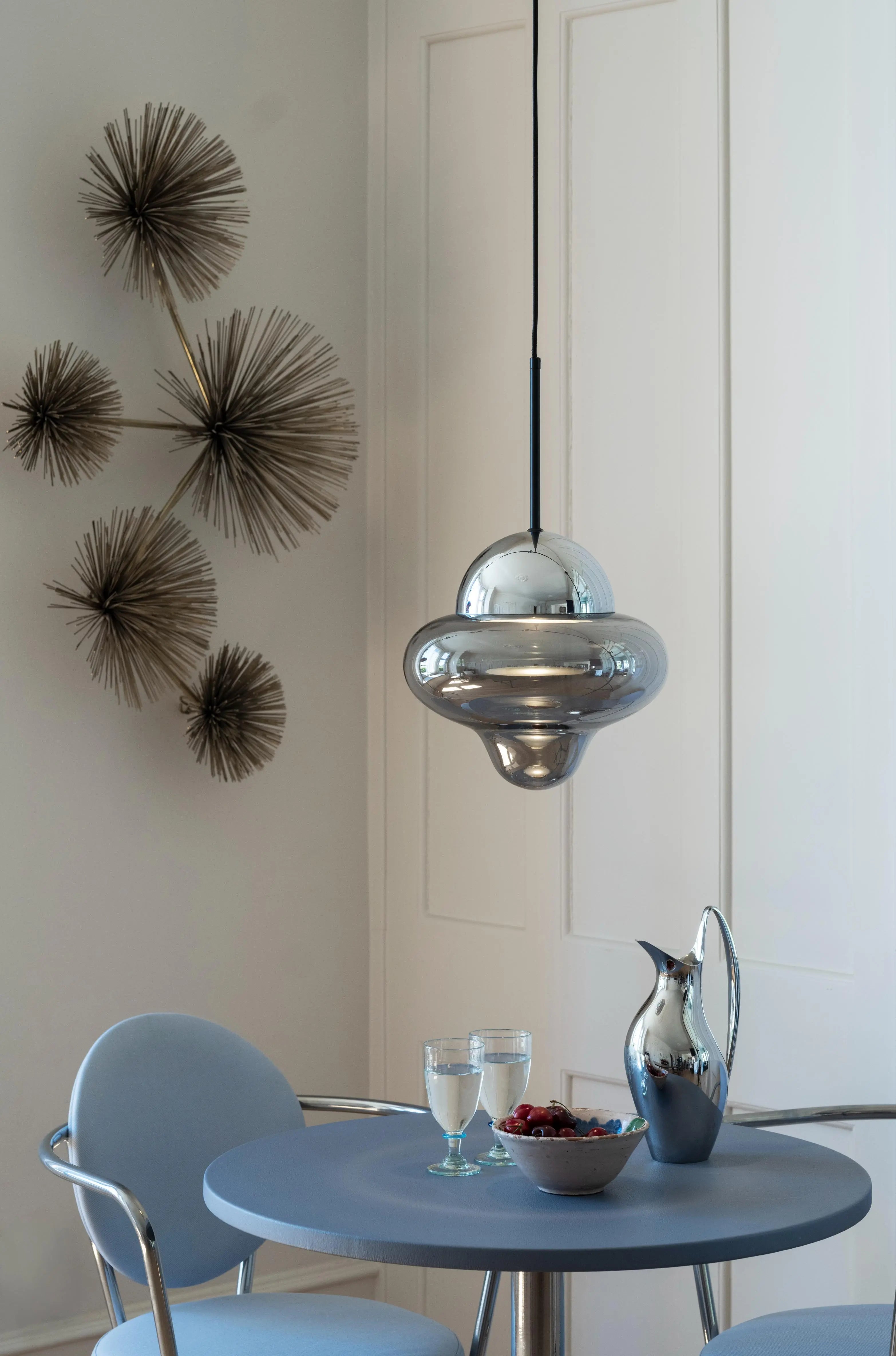 Lampa wisząca NUTTY szkło dymione ze srebrnym wykończeniem, marka Design By Us