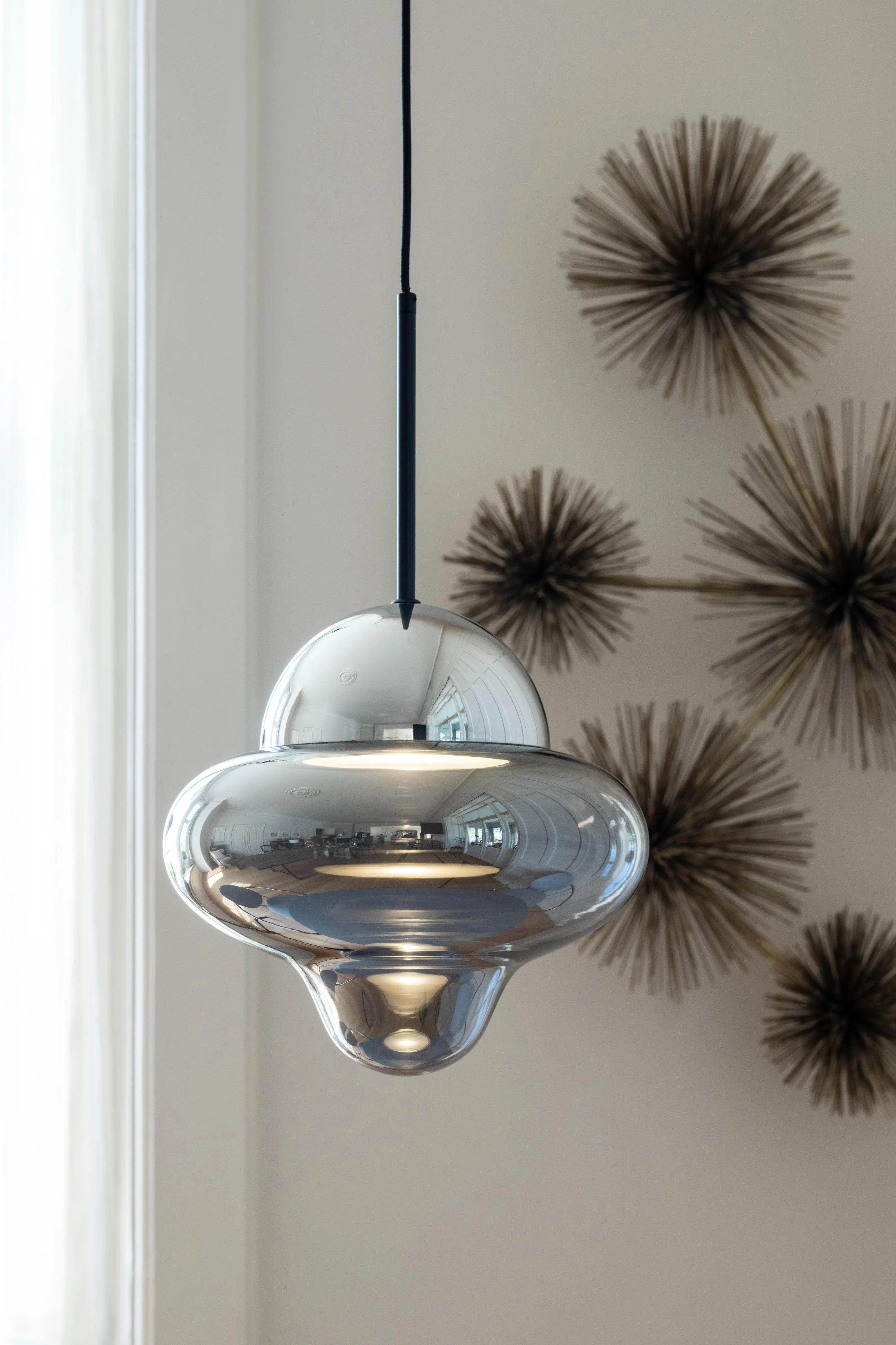 Lampa wisząca NUTTY szkło dymione ze srebrnym wykończeniem – Design By Us