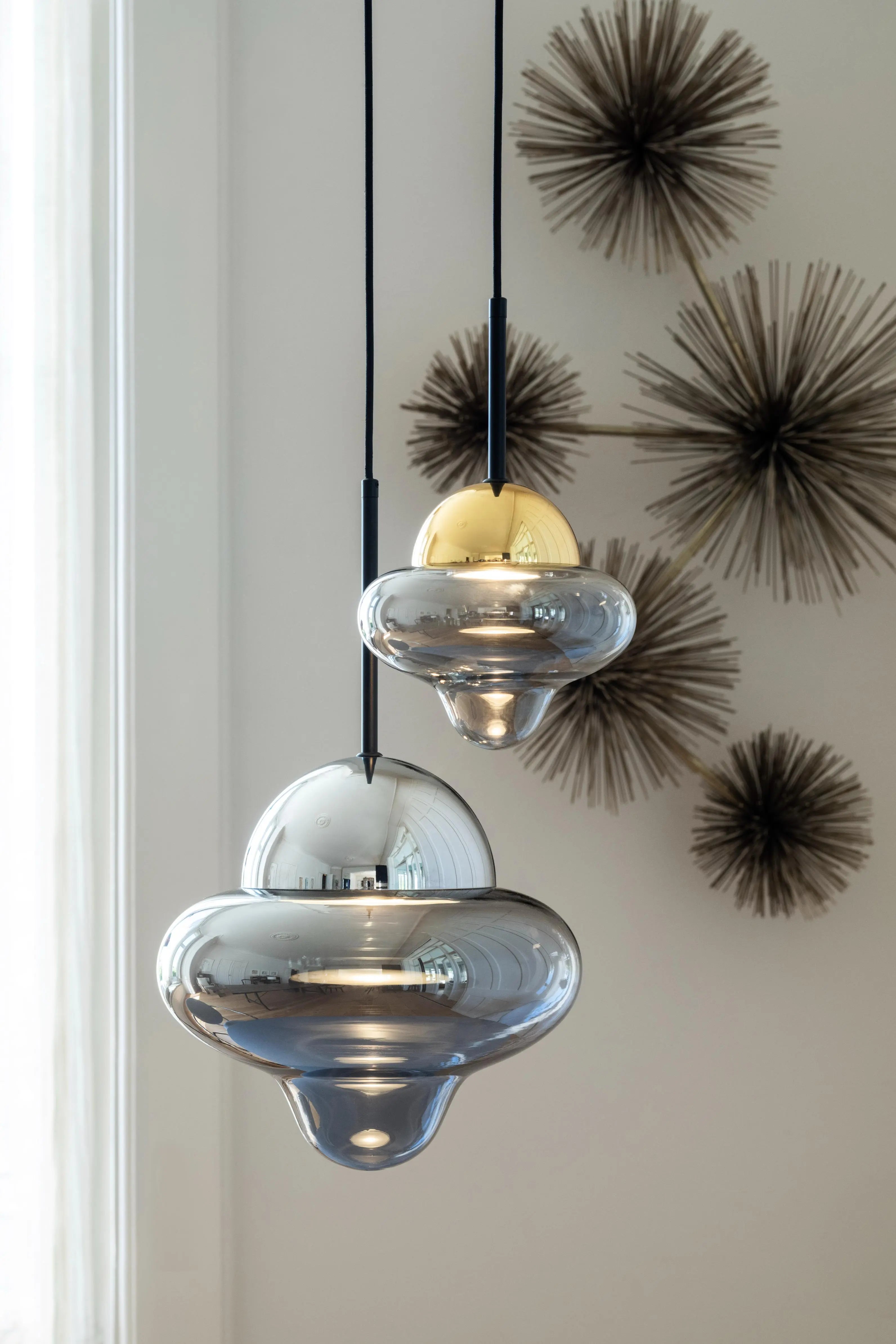 Lampa wisząca NUTTY szkło dymione ze srebrnym wykończeniem – metal