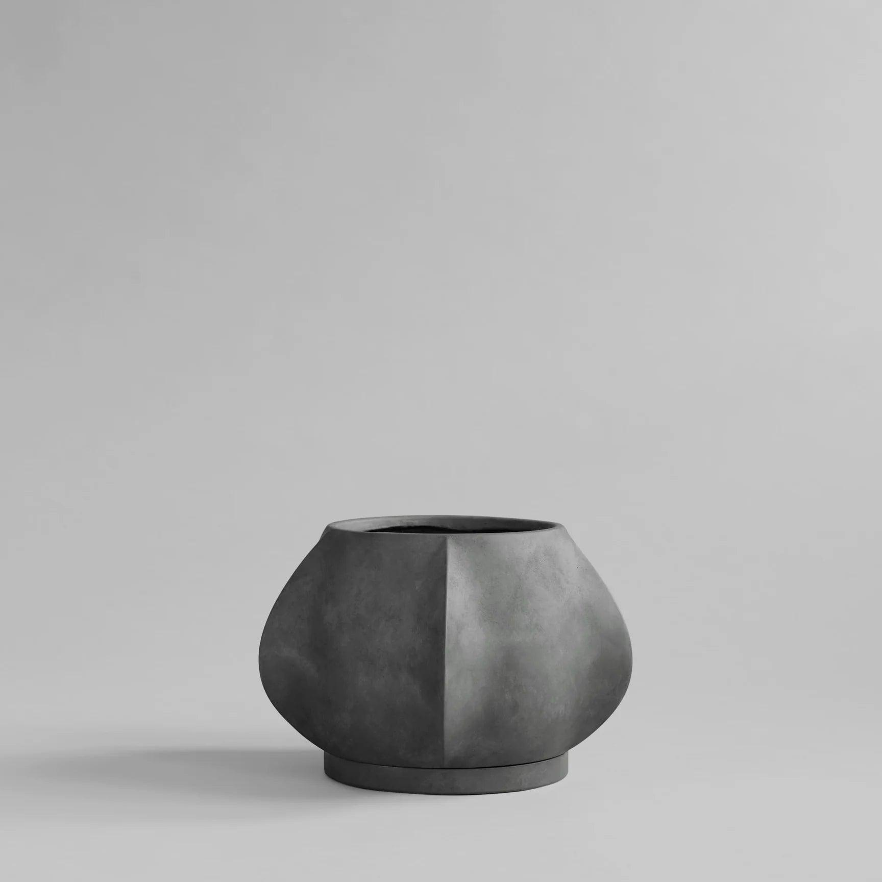 Doniczka ARKET ciemnoszary 101 Copenhagen Eye on Design