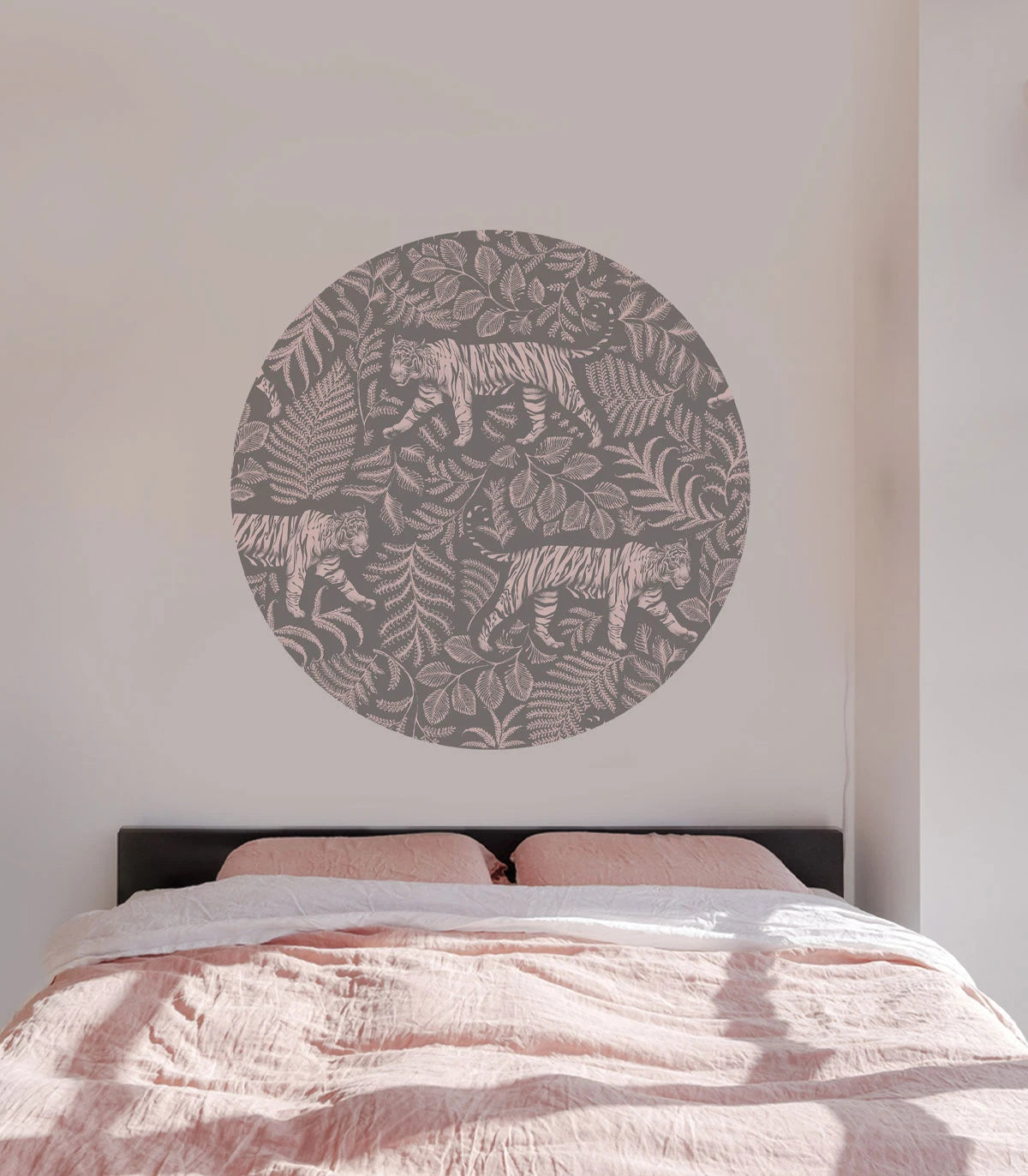 Wandbild in Kreisform DOTS - CAMOUFLAGED TIGER grau mit Rosa