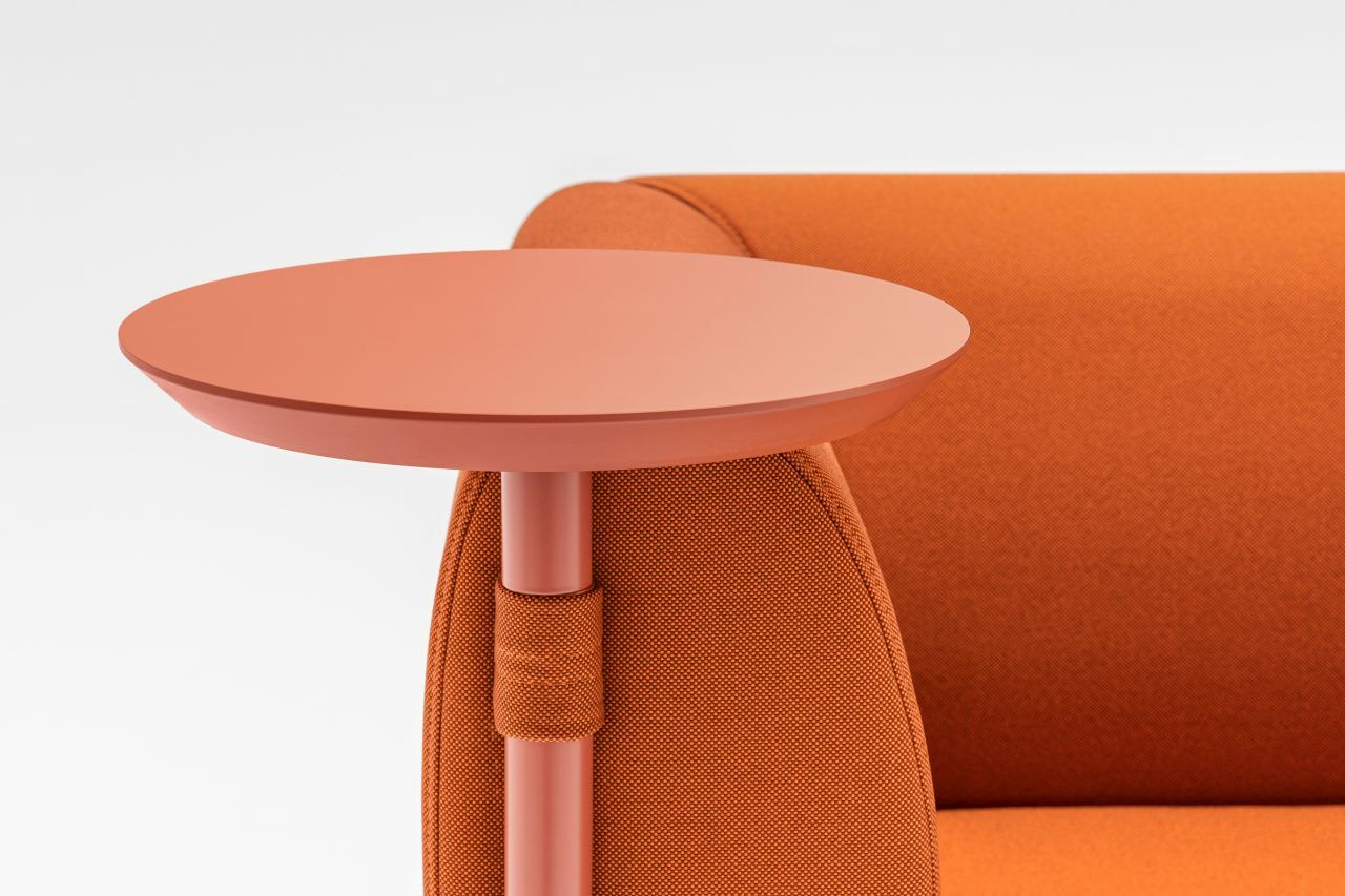 2-Sitzer-Sofa niedrig gepolsterte Stelzen