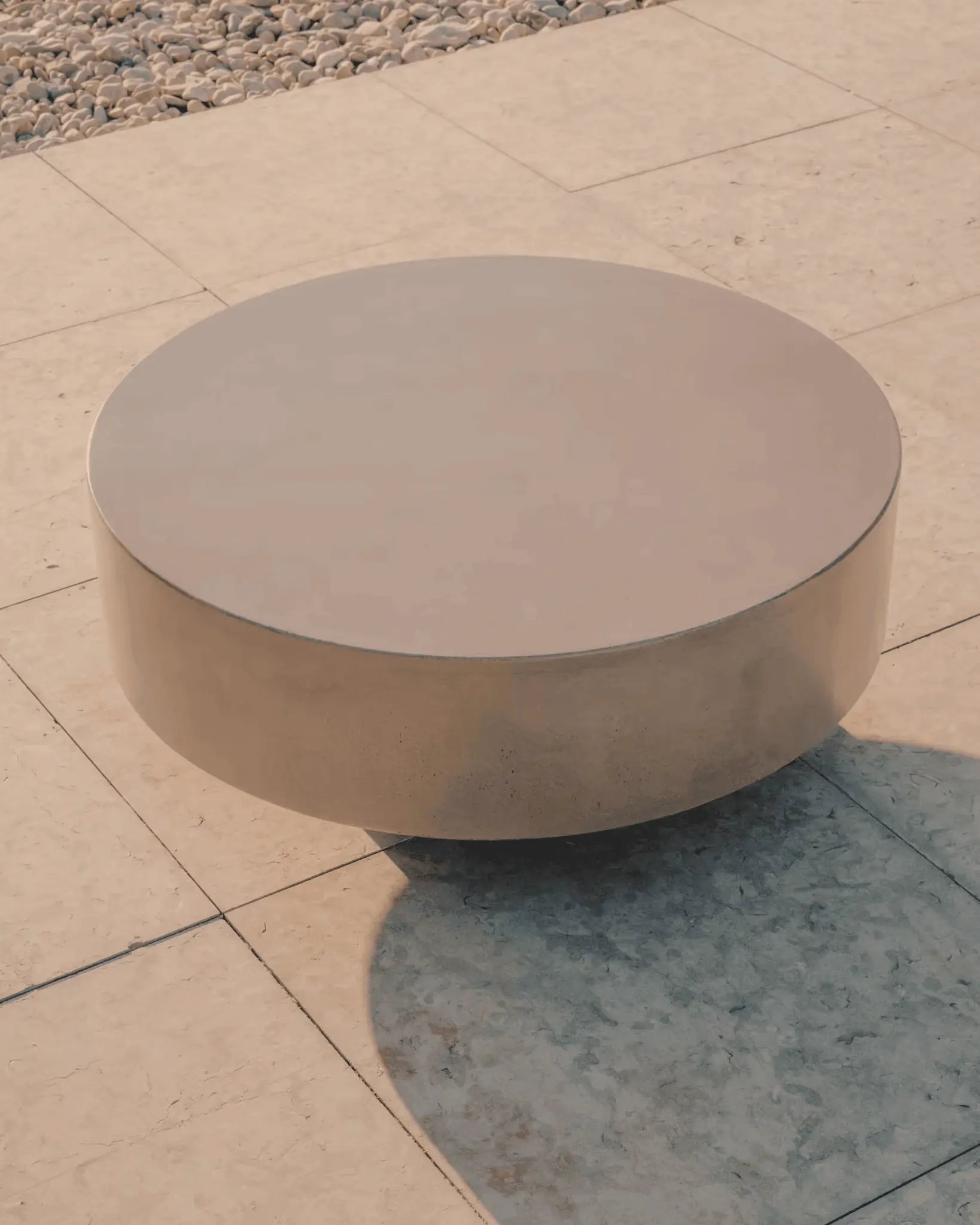 Stolik kawowy GARBET szary cement – Kave Home