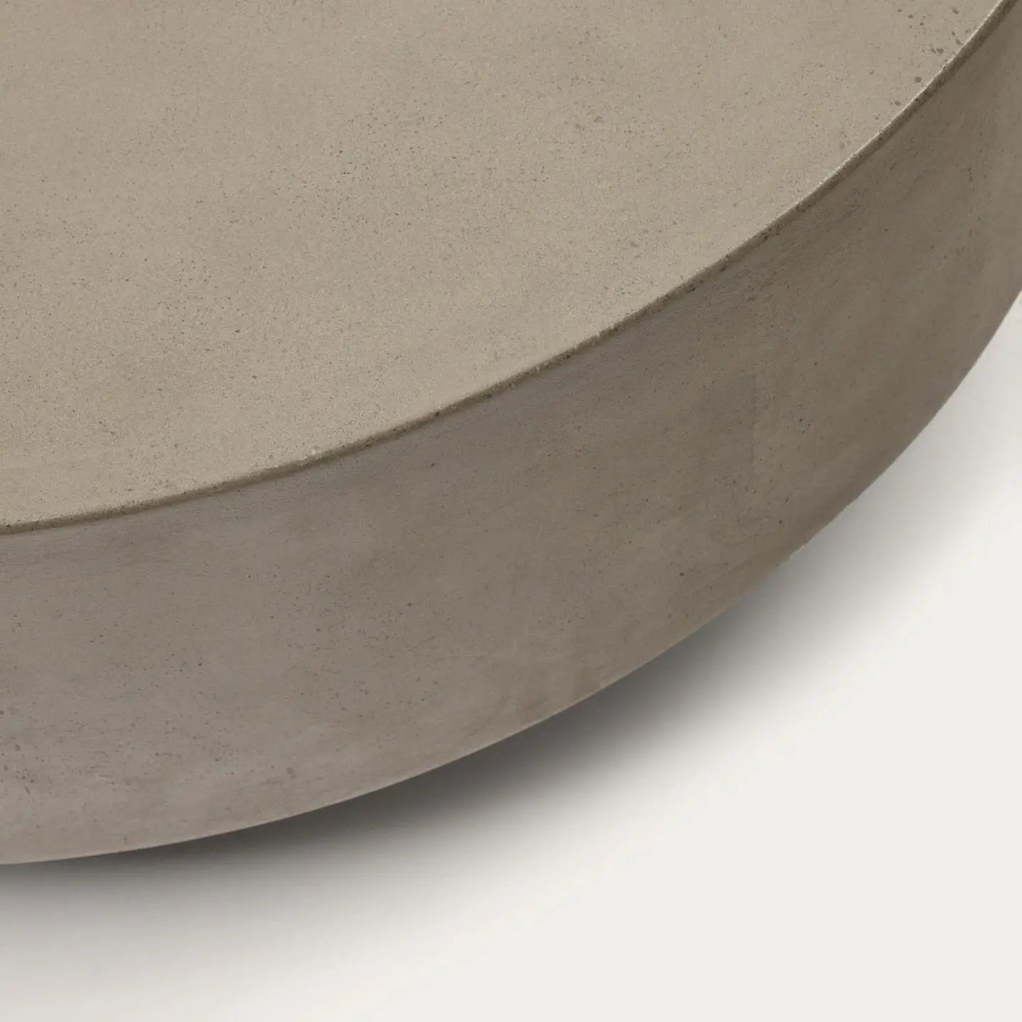Stolik kawowy GARBET szary cement – Kave Home