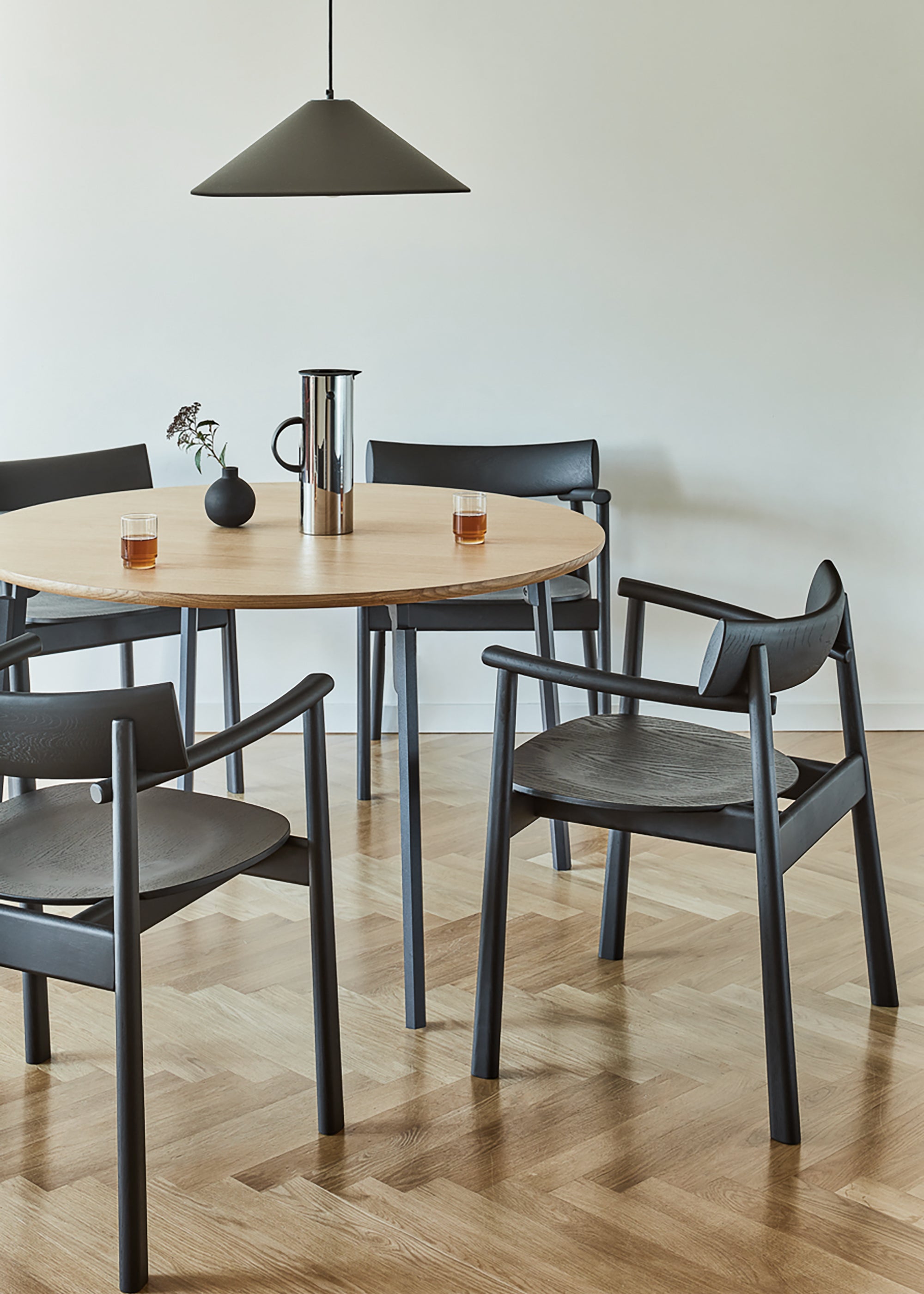 Stuhl ELIPSA SOFT aus Eichenholz und schwarzem Boucle