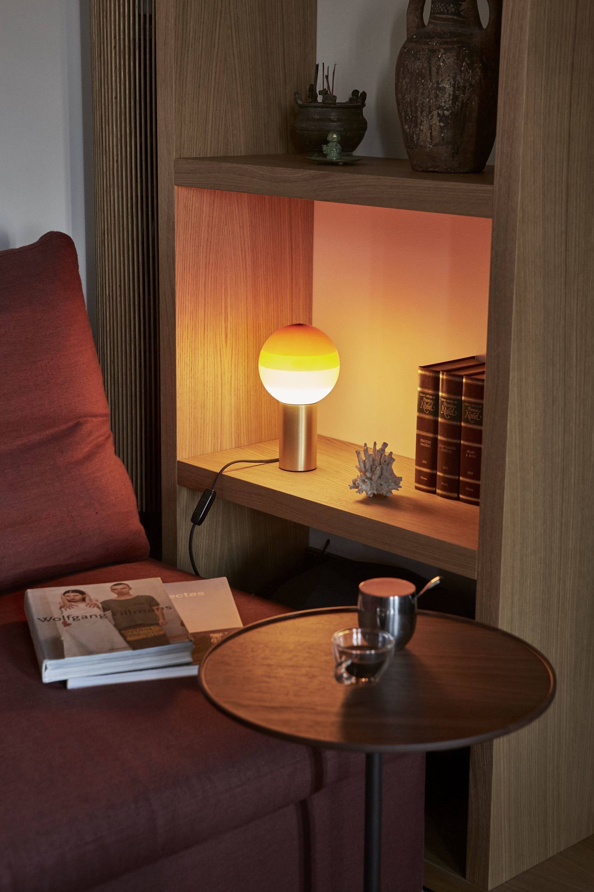DIPPING amber table lamp with a gold base