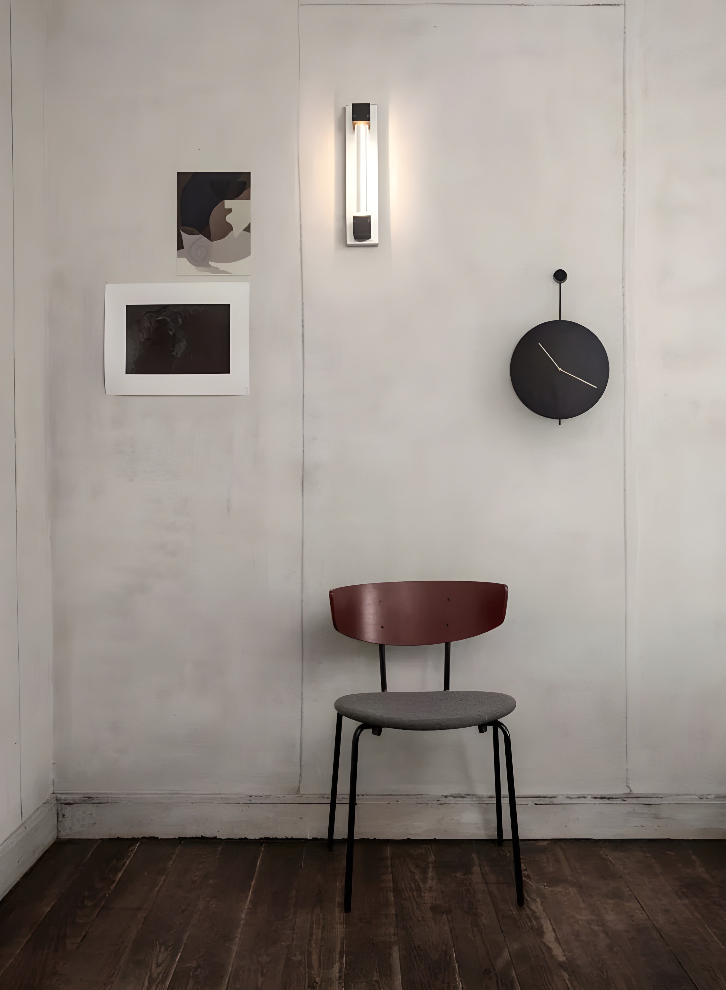 TRACE Wanduhr Schwarz mit Messing-Finish