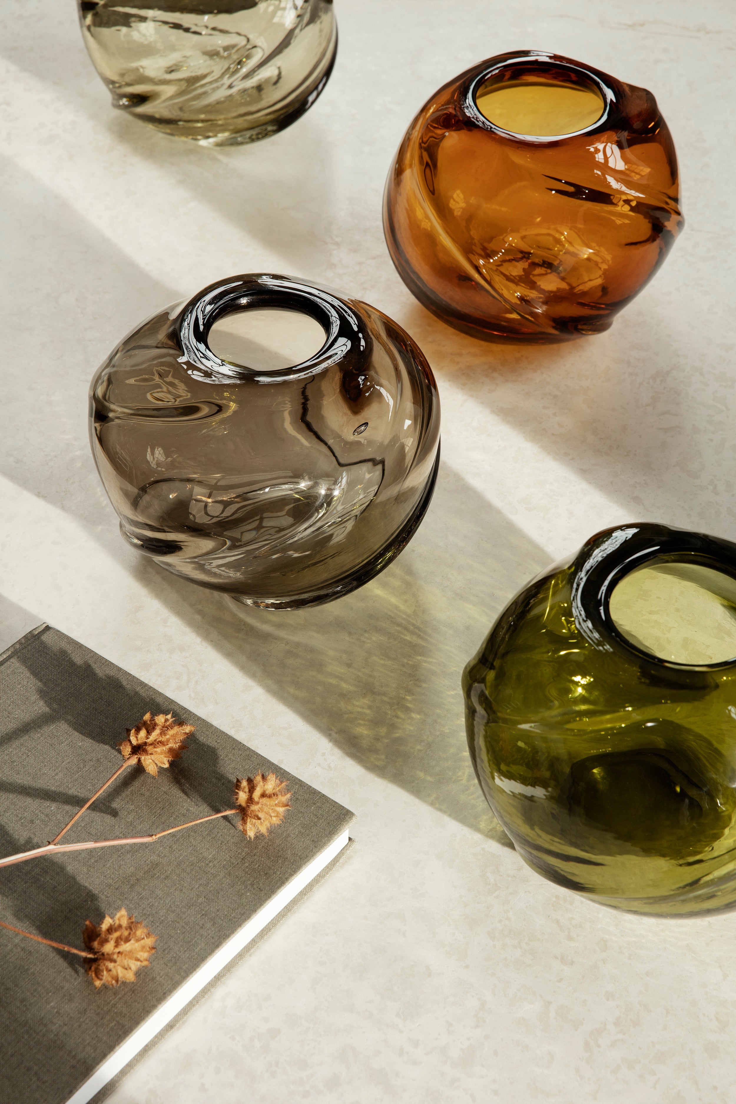 WATER ROUND SWIRL Vase dunkelgrau