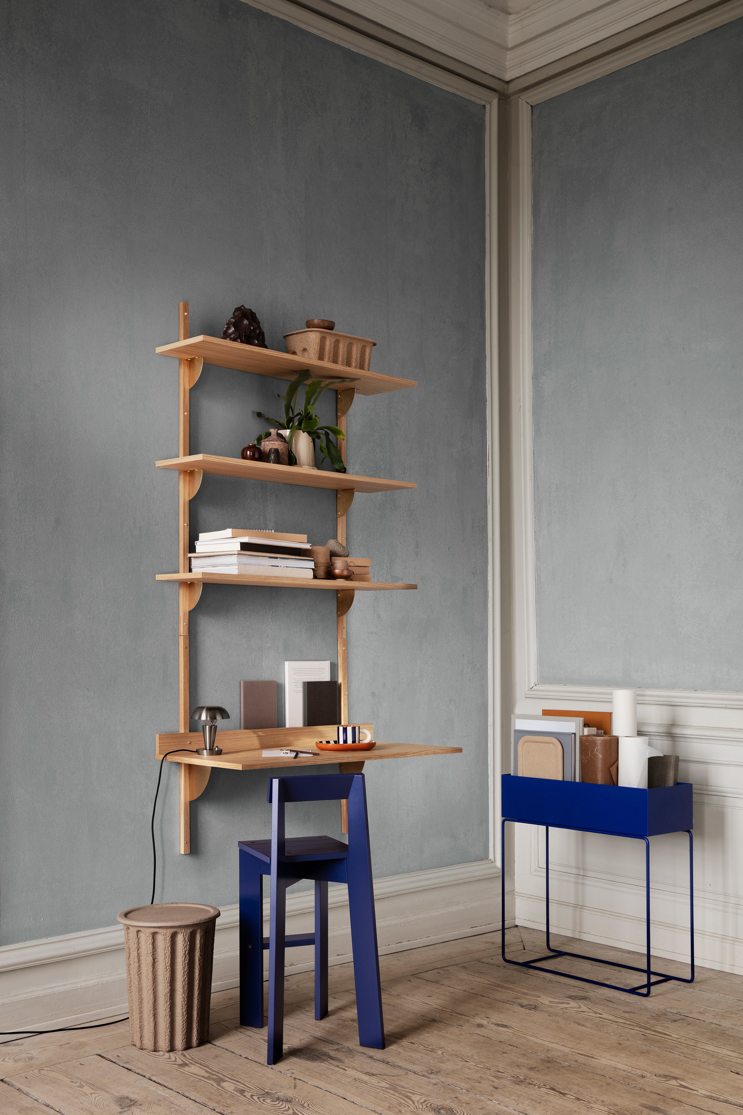 SECTOR DESK wall-mounted desk in oak veneer with brass finish
