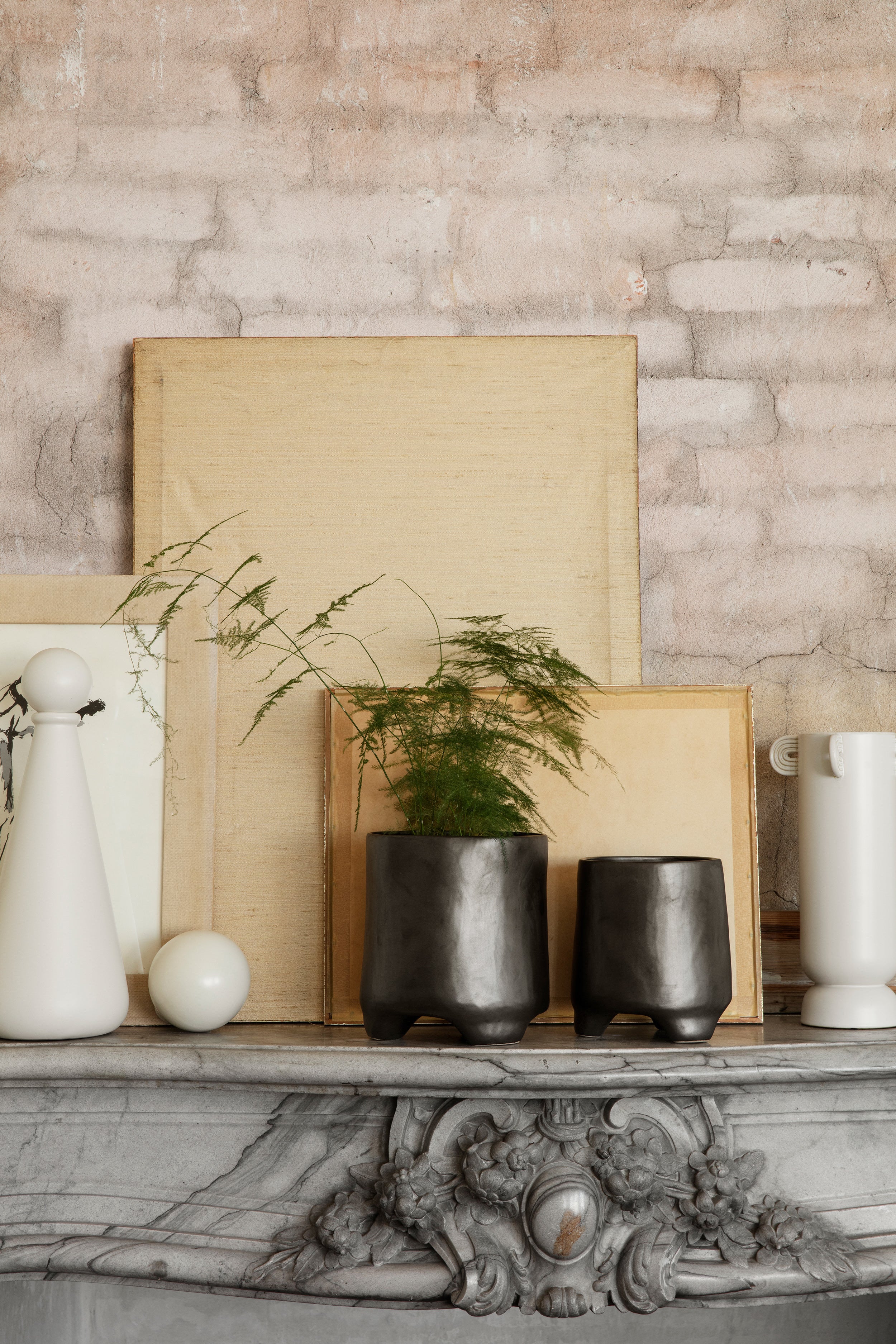 ESCA pot in black