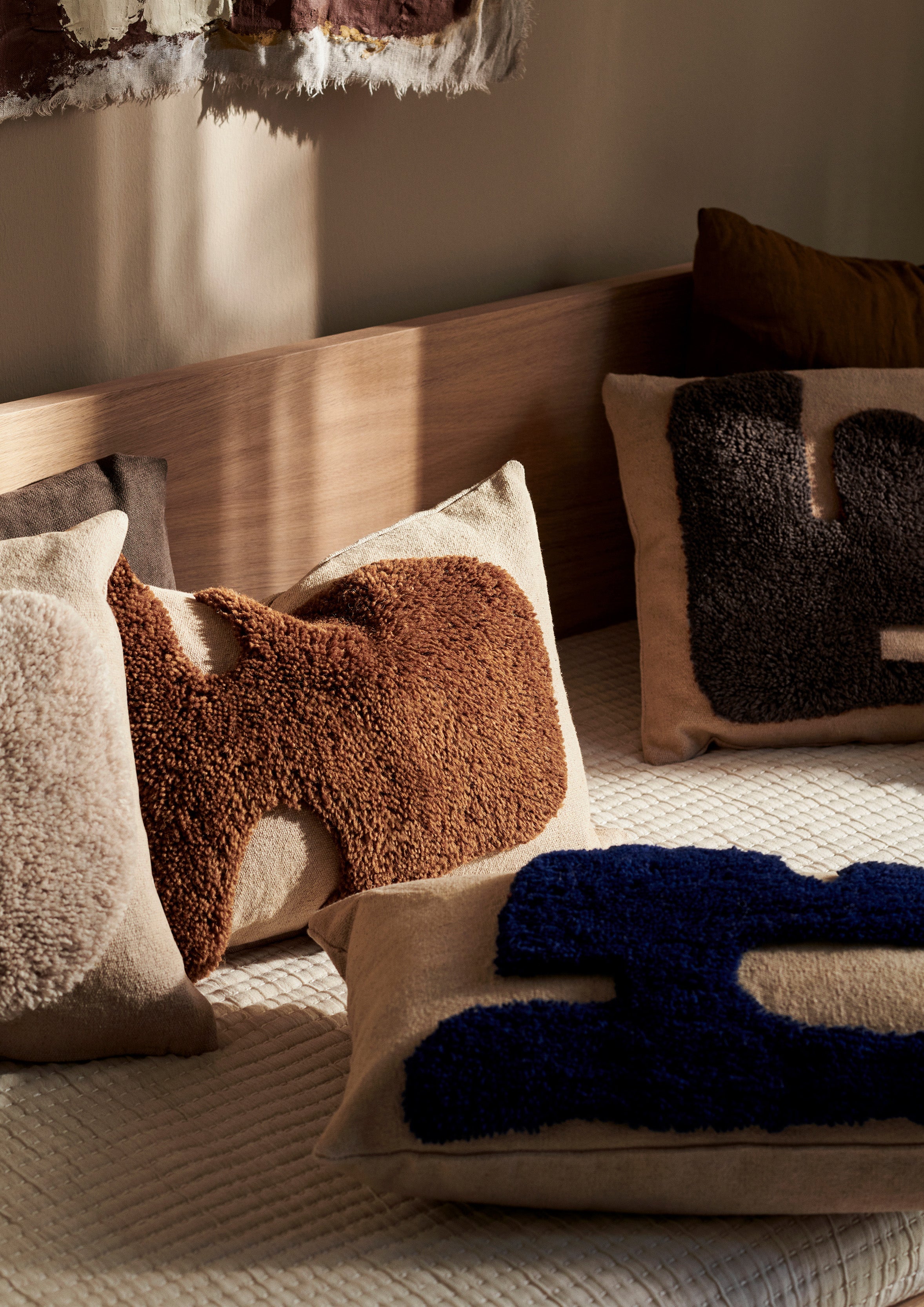 Lay cushion beige with caramel pillow
