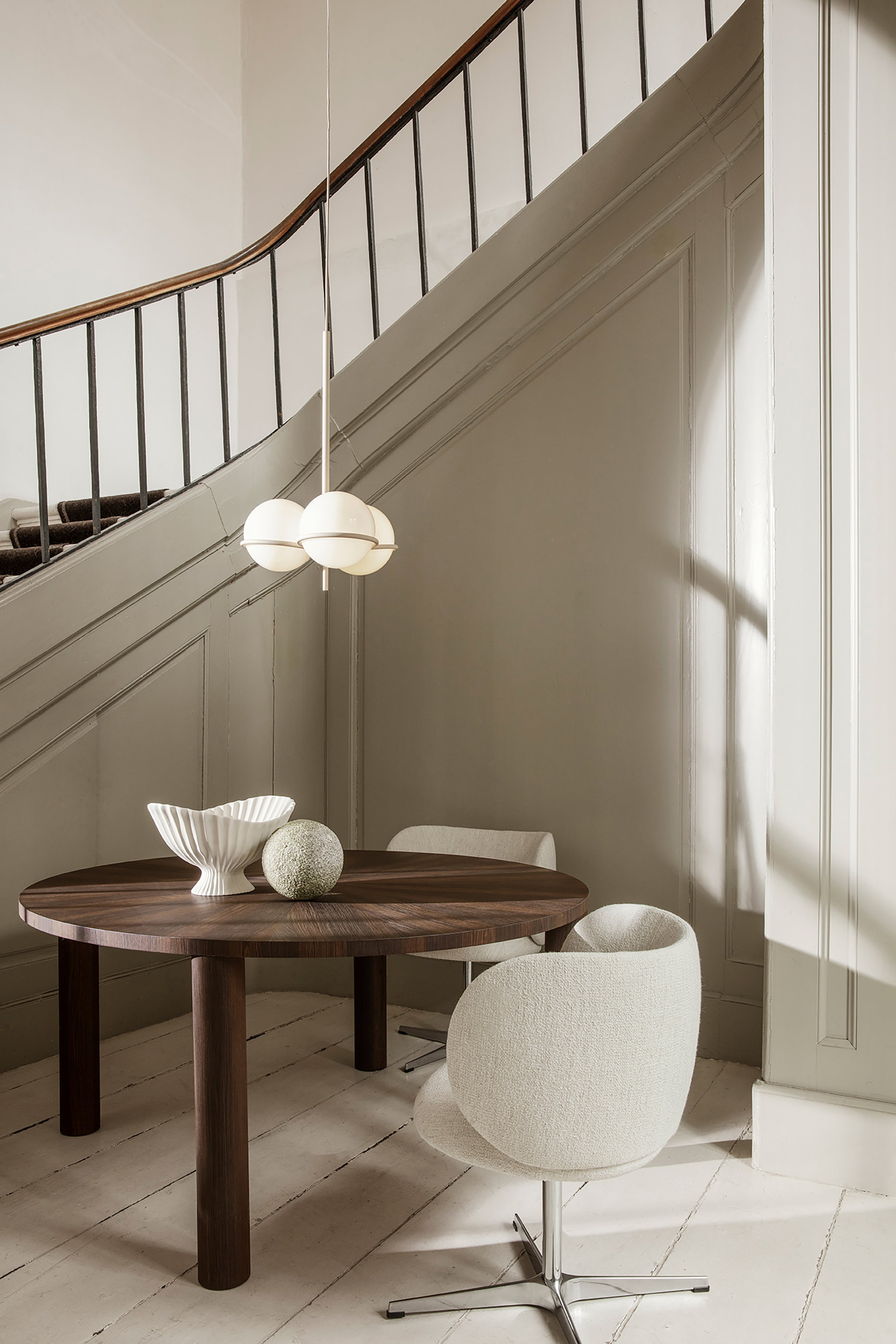 Rotary chair with Rico Bouclé armrests broken white
