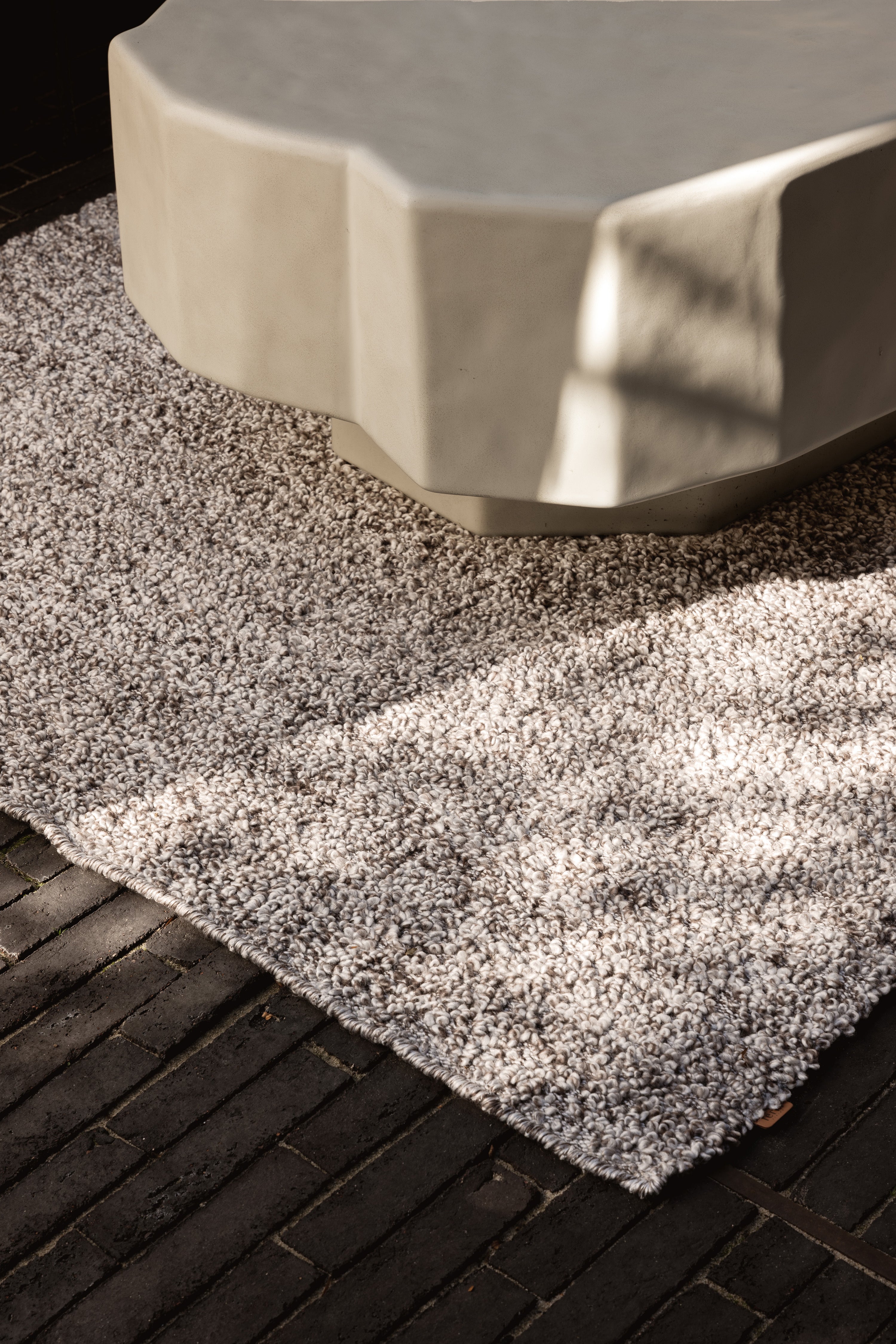 Teppich SLUB BOUCLÉ dunkelgrau