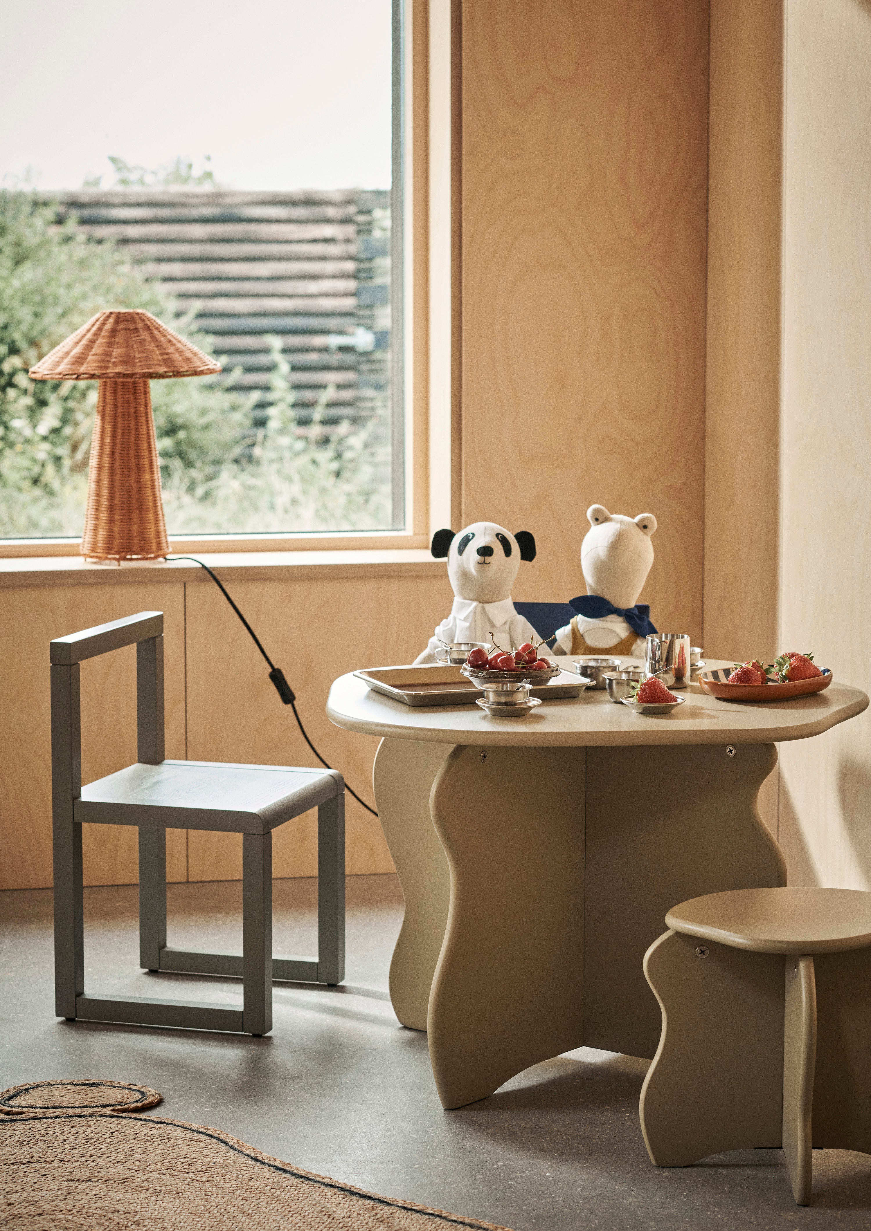 Dou Rattan table lamp