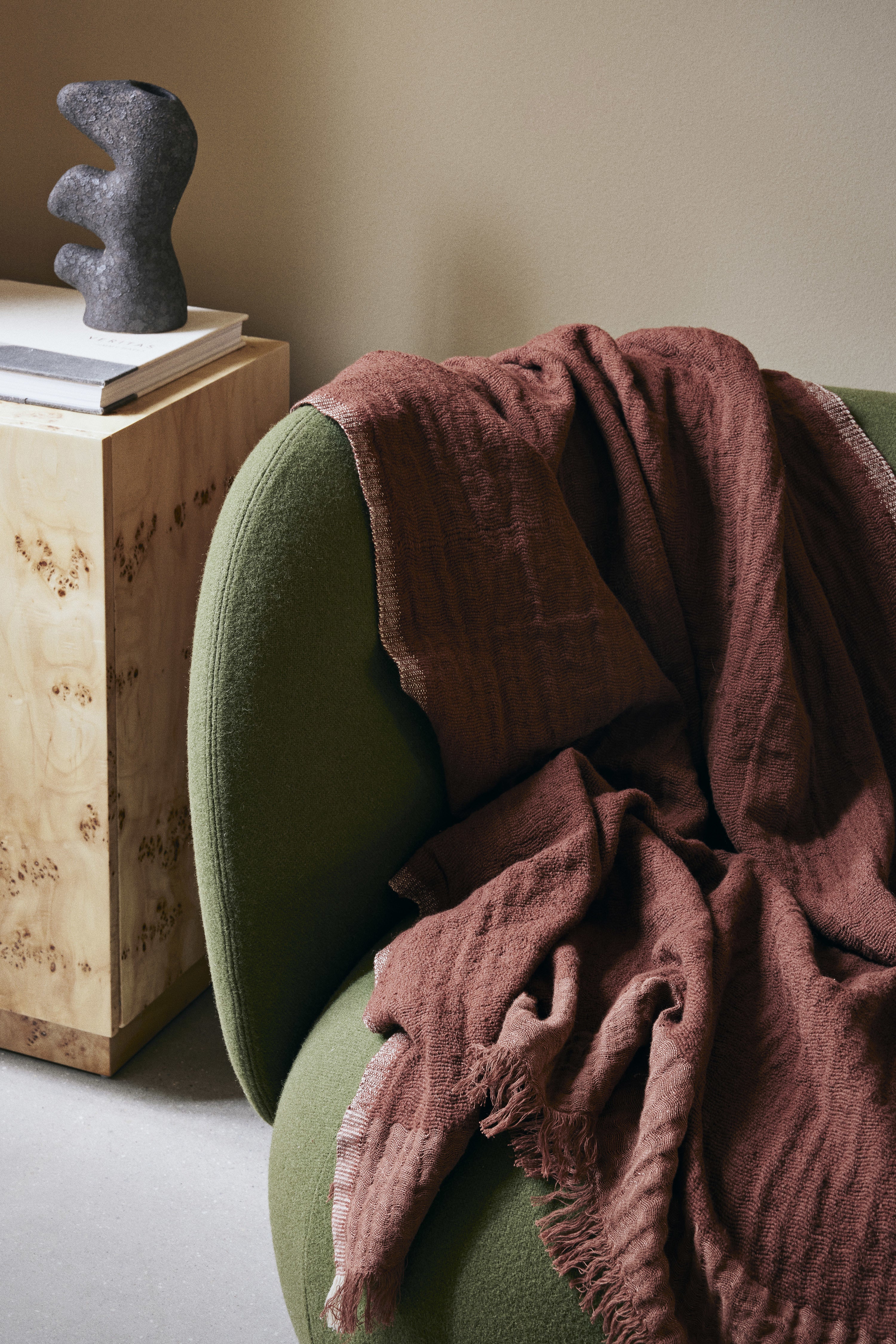 Tagesdecke WEAVER bordeaux mit braunem