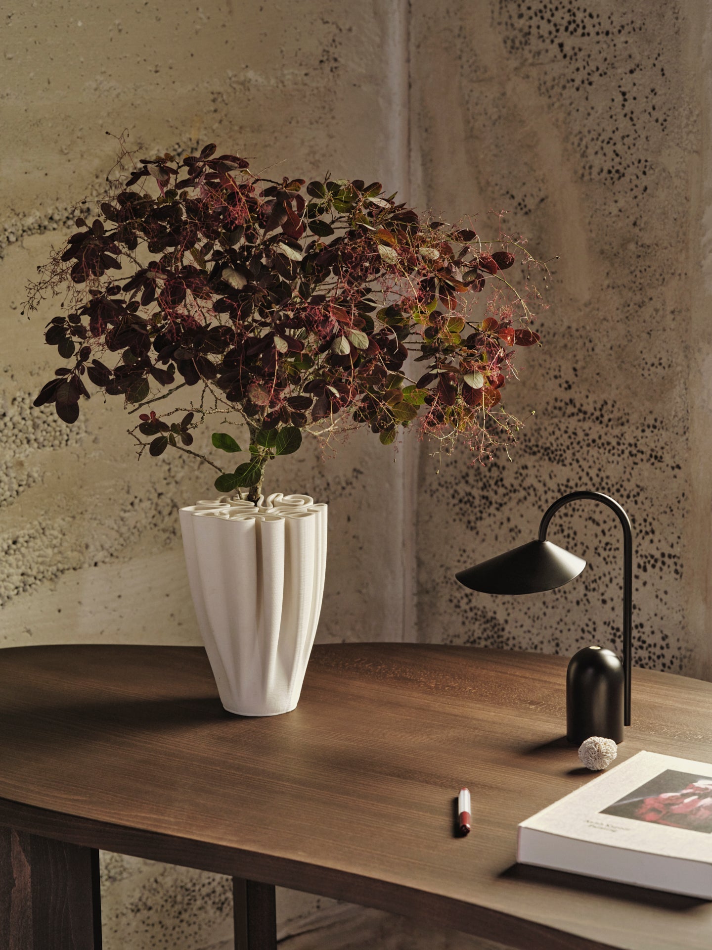 Black arum portable lamp