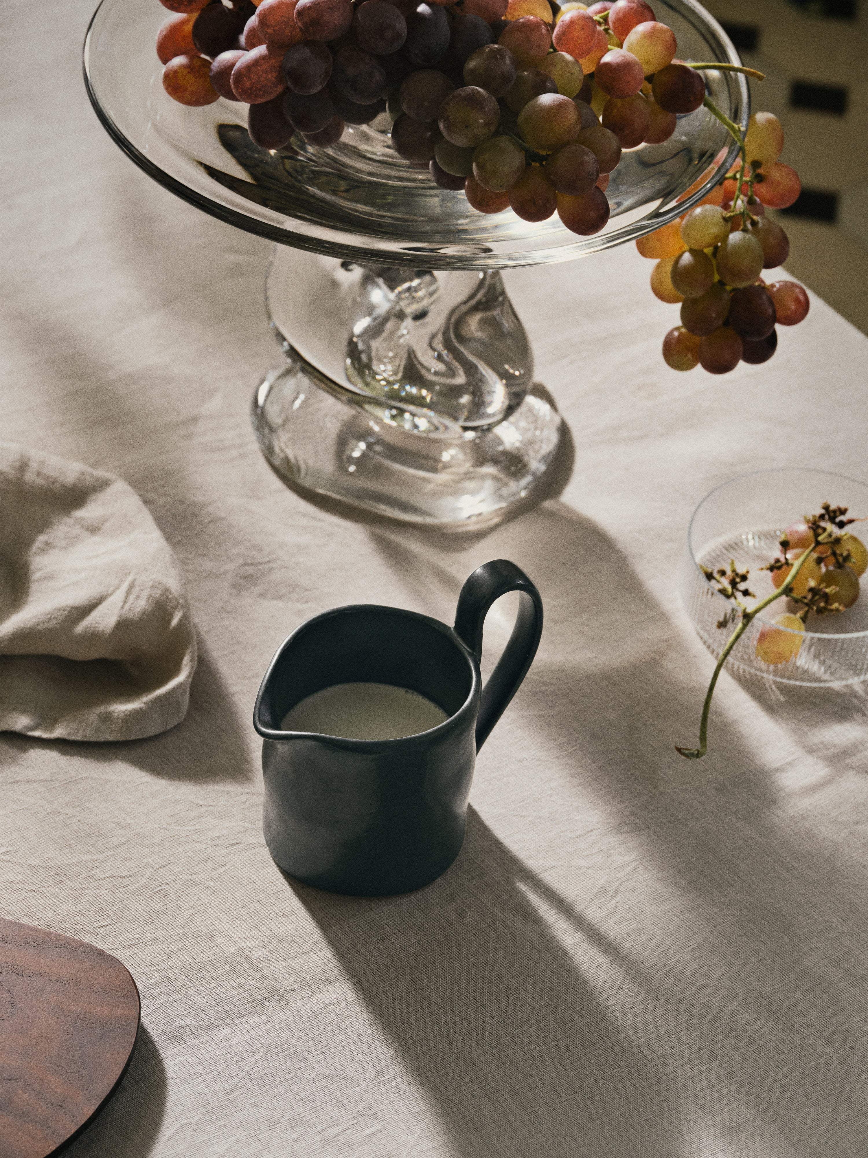FLOW black milk jug