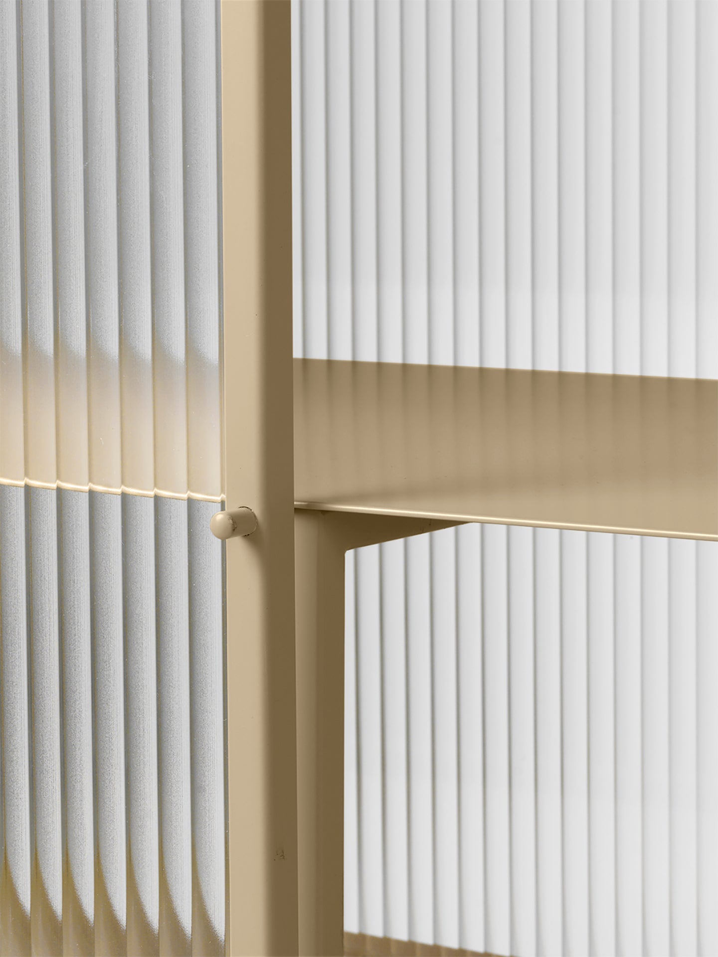 Dunstkiste von Schubladen gerilltes Glas mit einer beige Basis