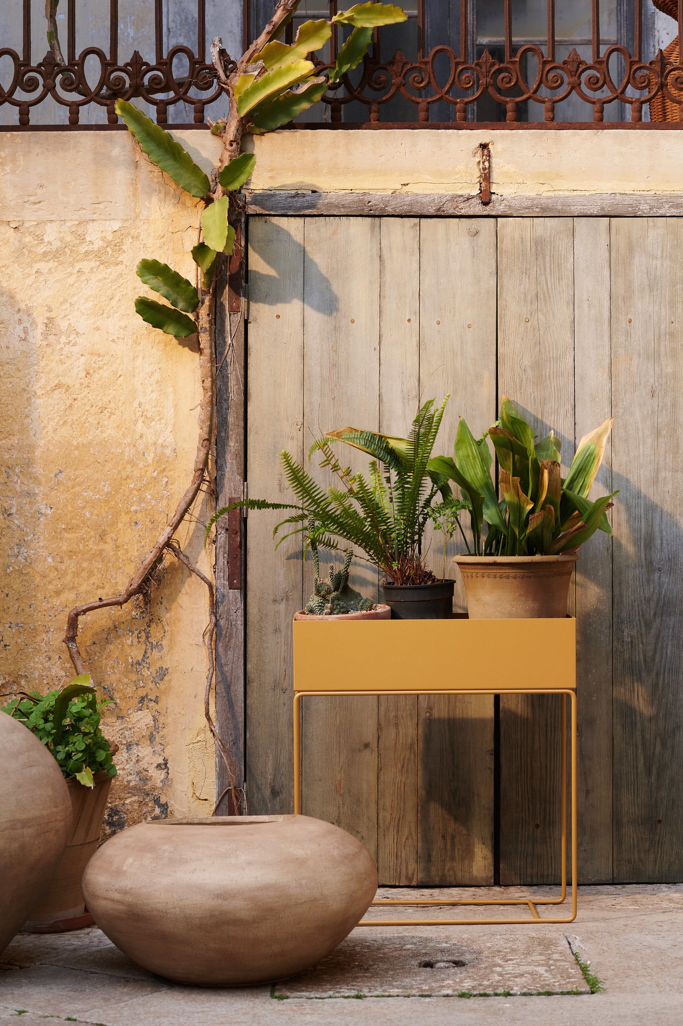 DODU planter brown cement