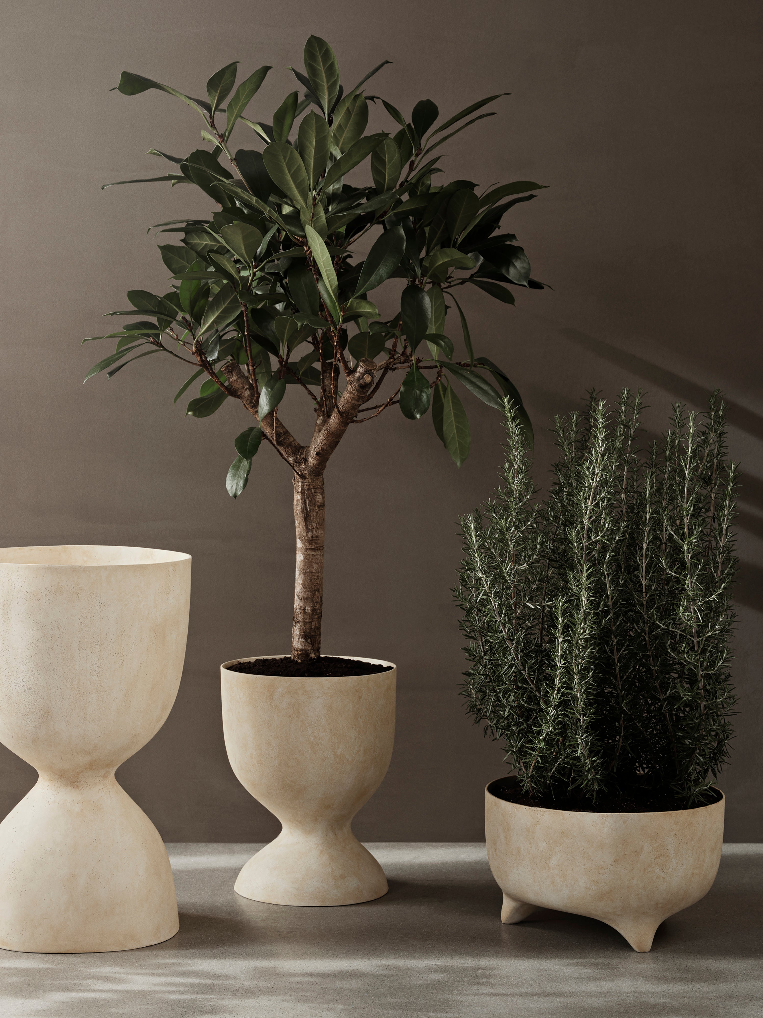 EVOKE TALL planter sand