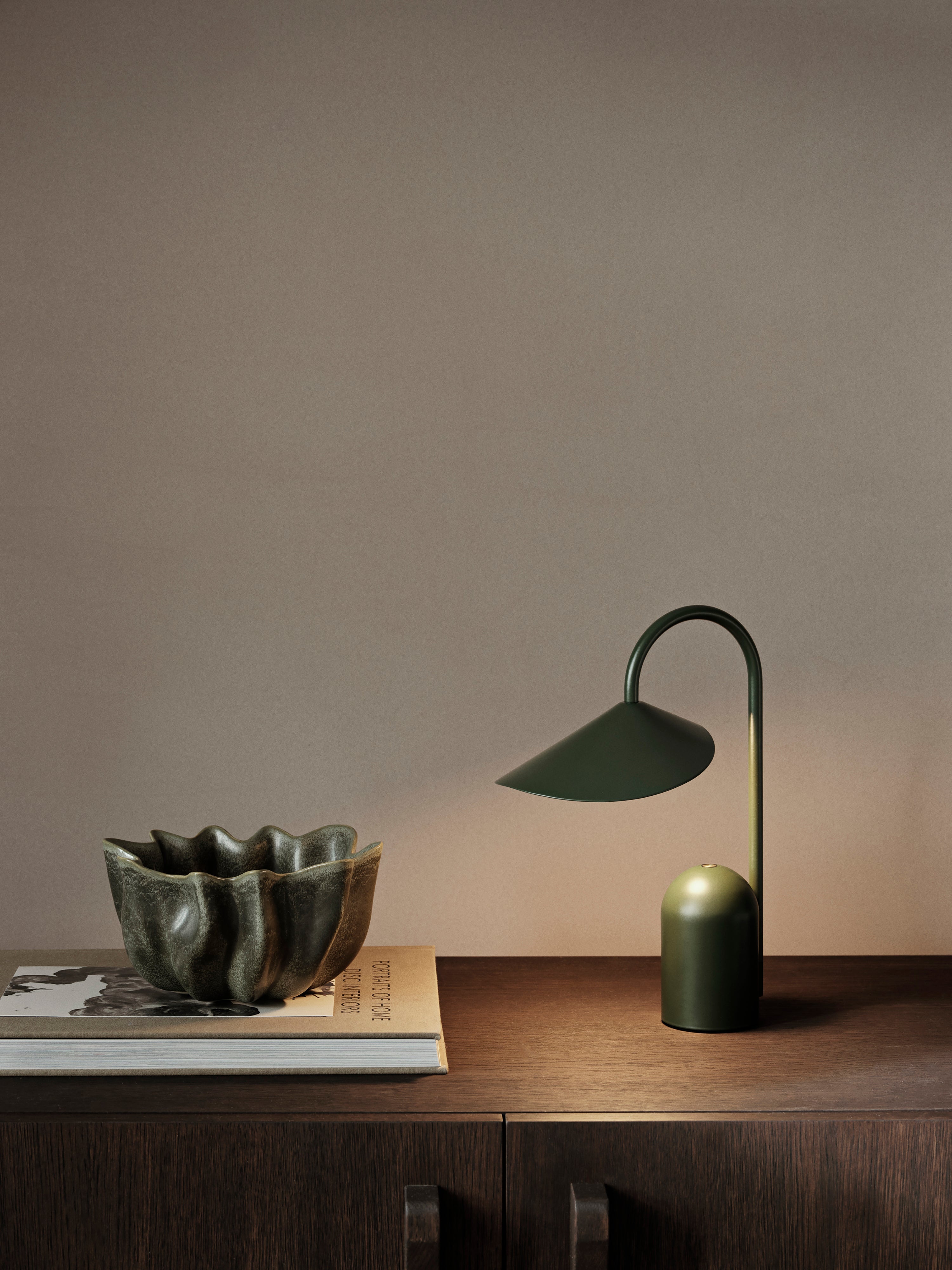 Black arum portable lamp
