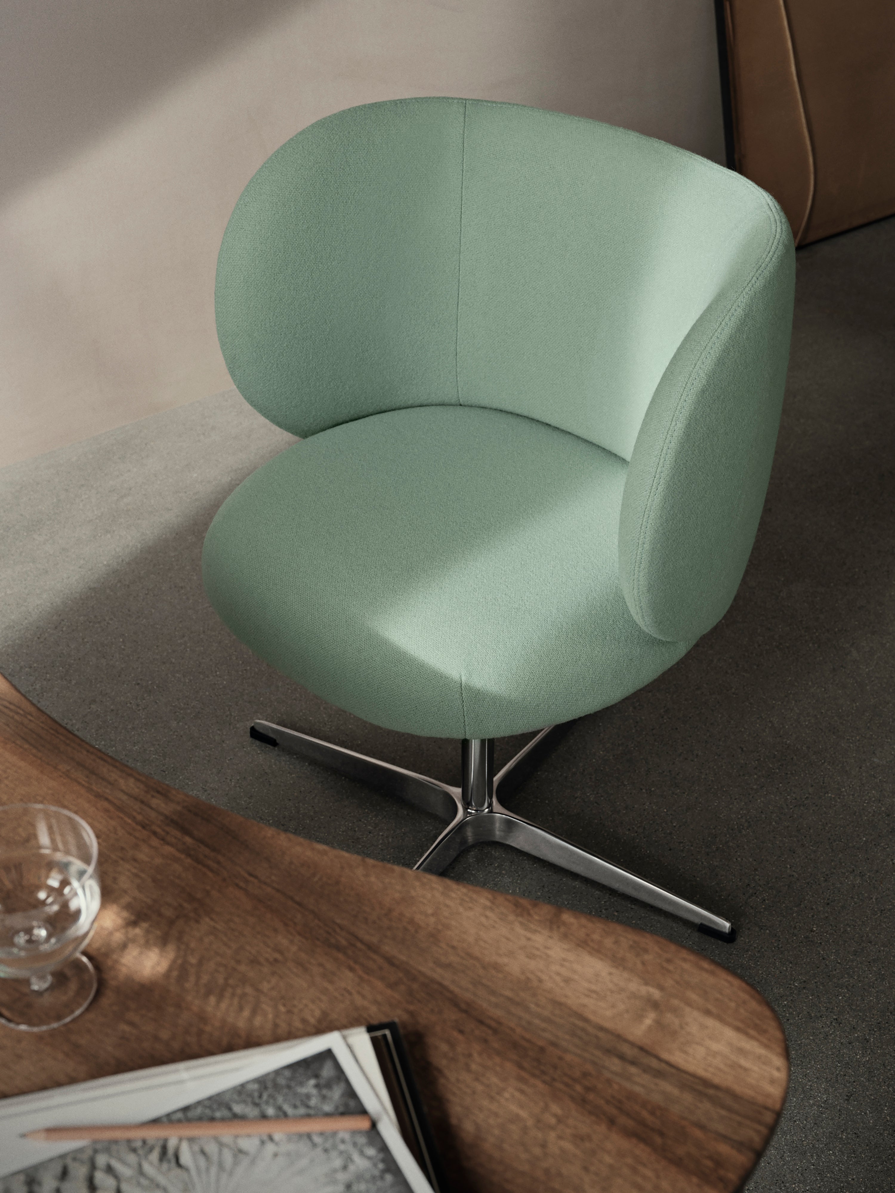 Swivel chair with Rico armrests mint tonus