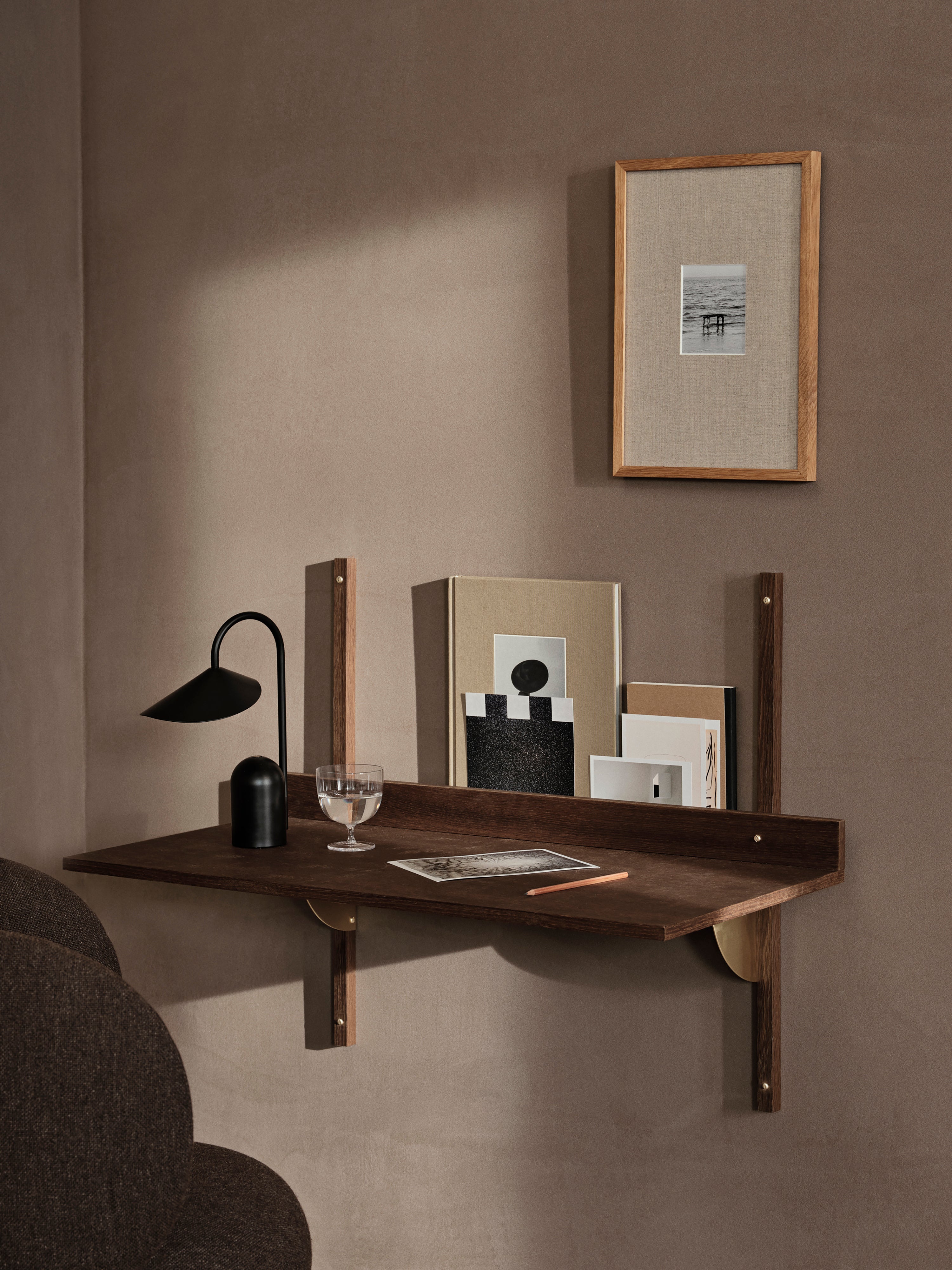 Black arum portable lamp