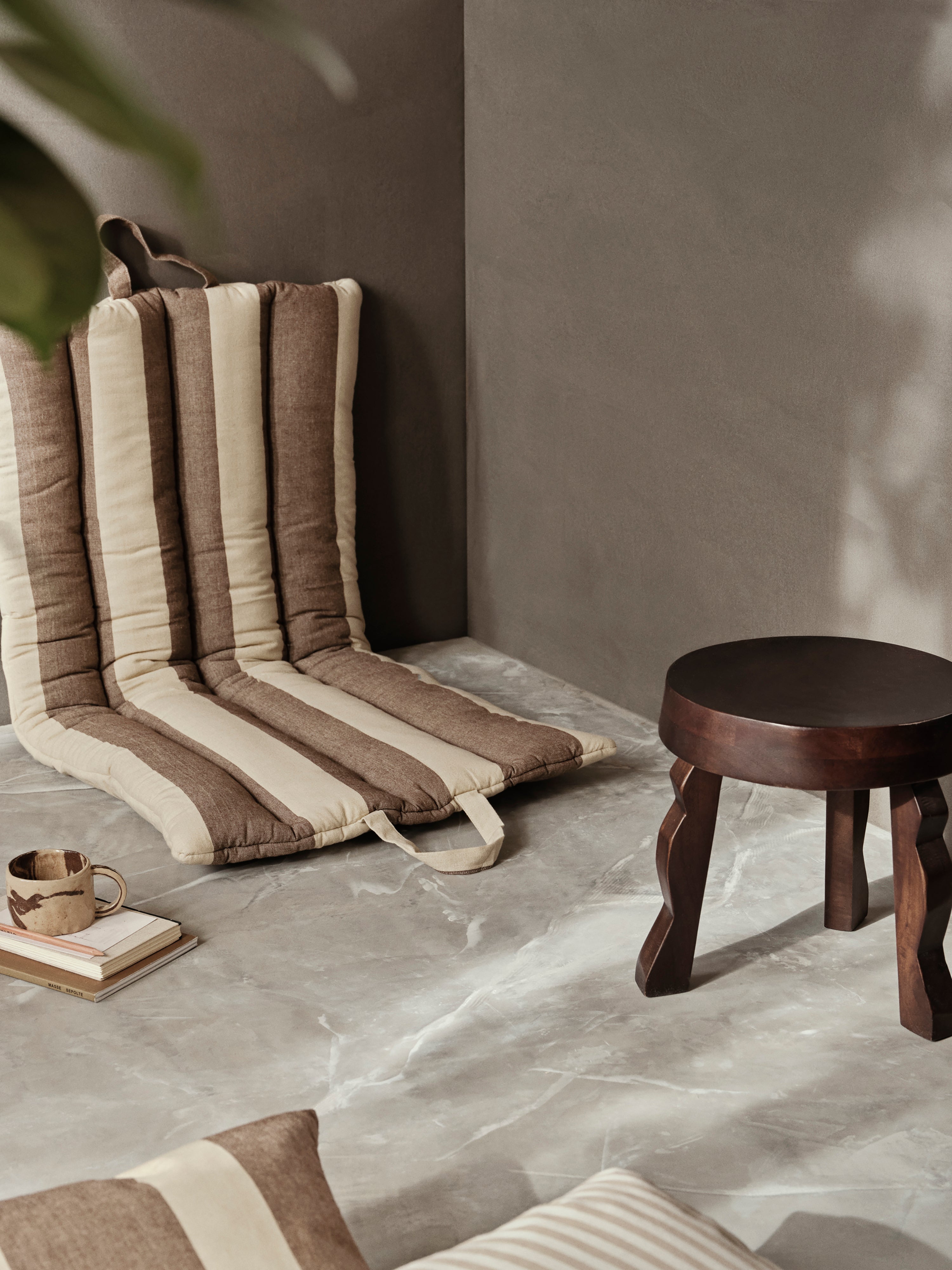 Faye Stuhl Mango Holz