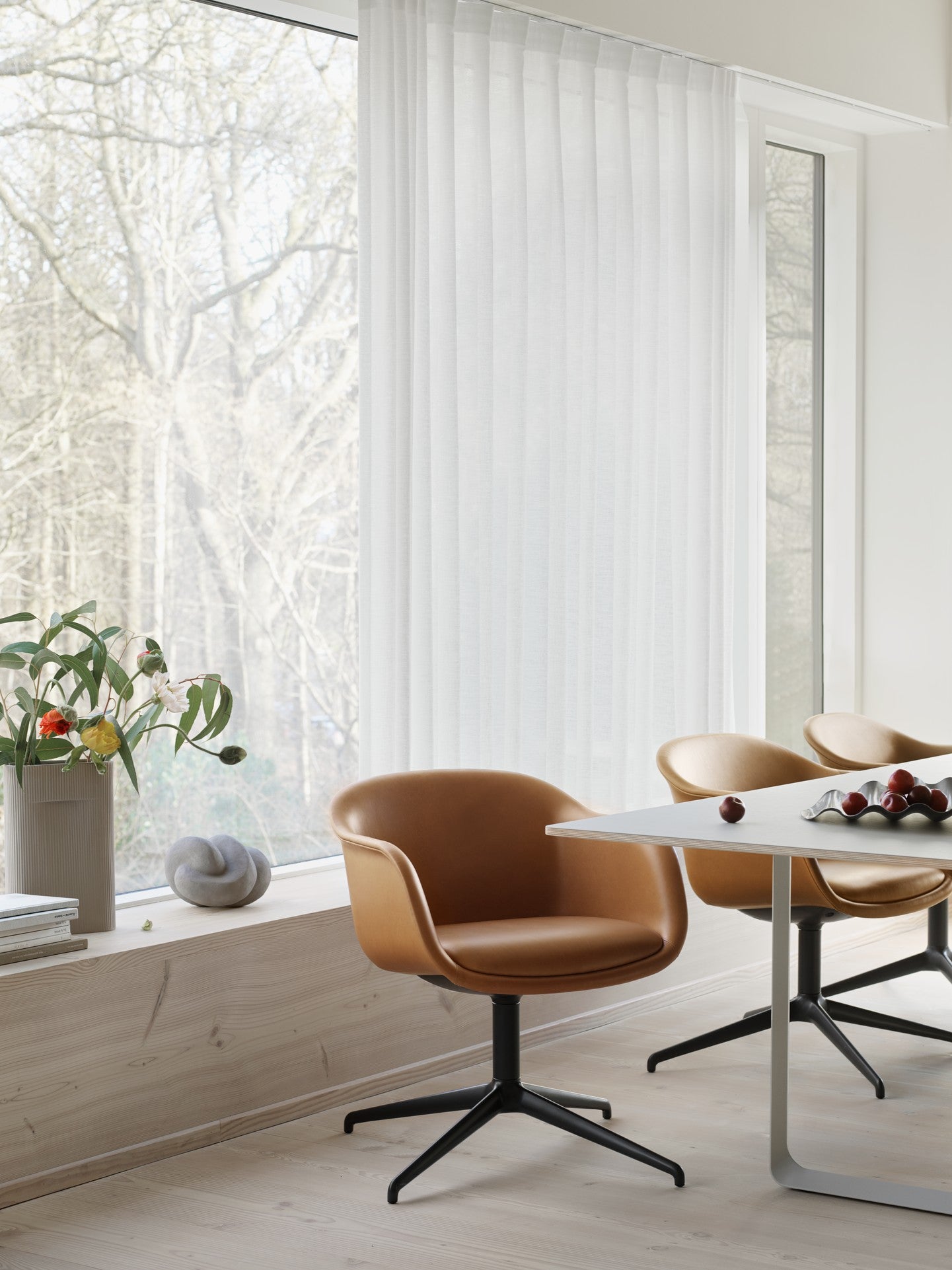 FIBER CONFERENCE Armchair with Armrests - Customizable