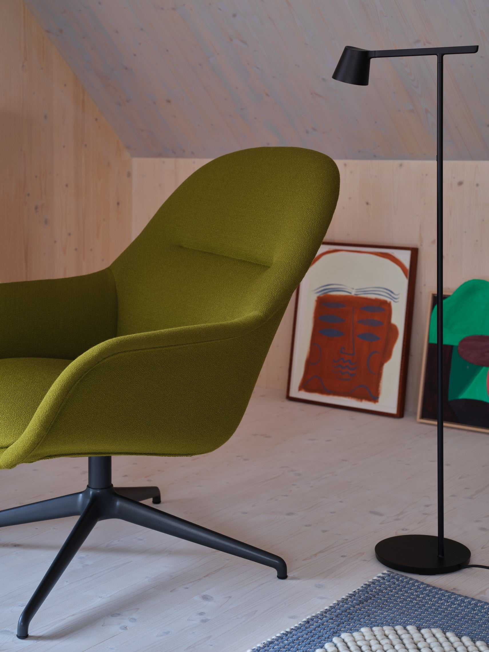 TIP black floor lamp