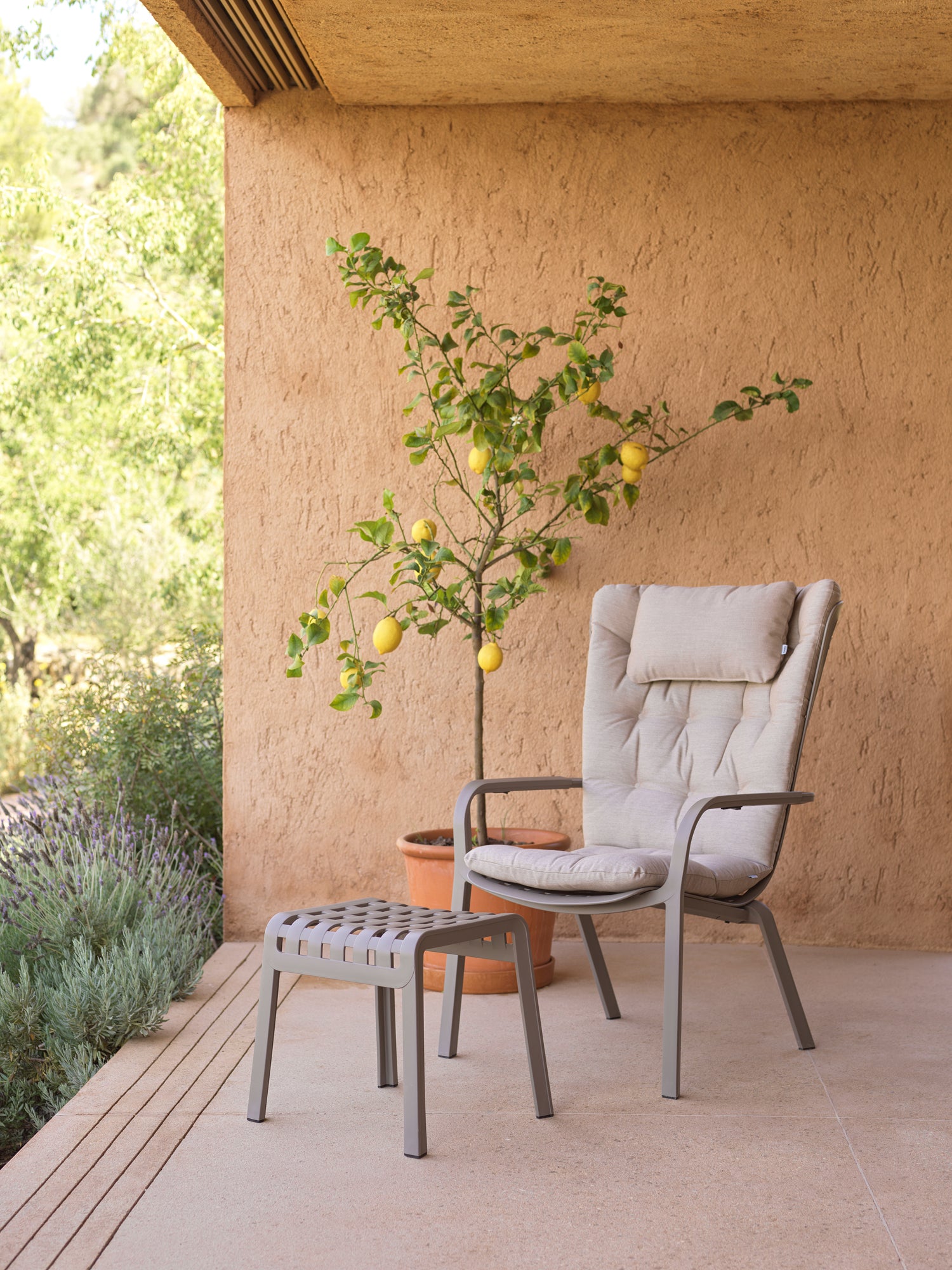 FOLIO taupe outdoor armchair