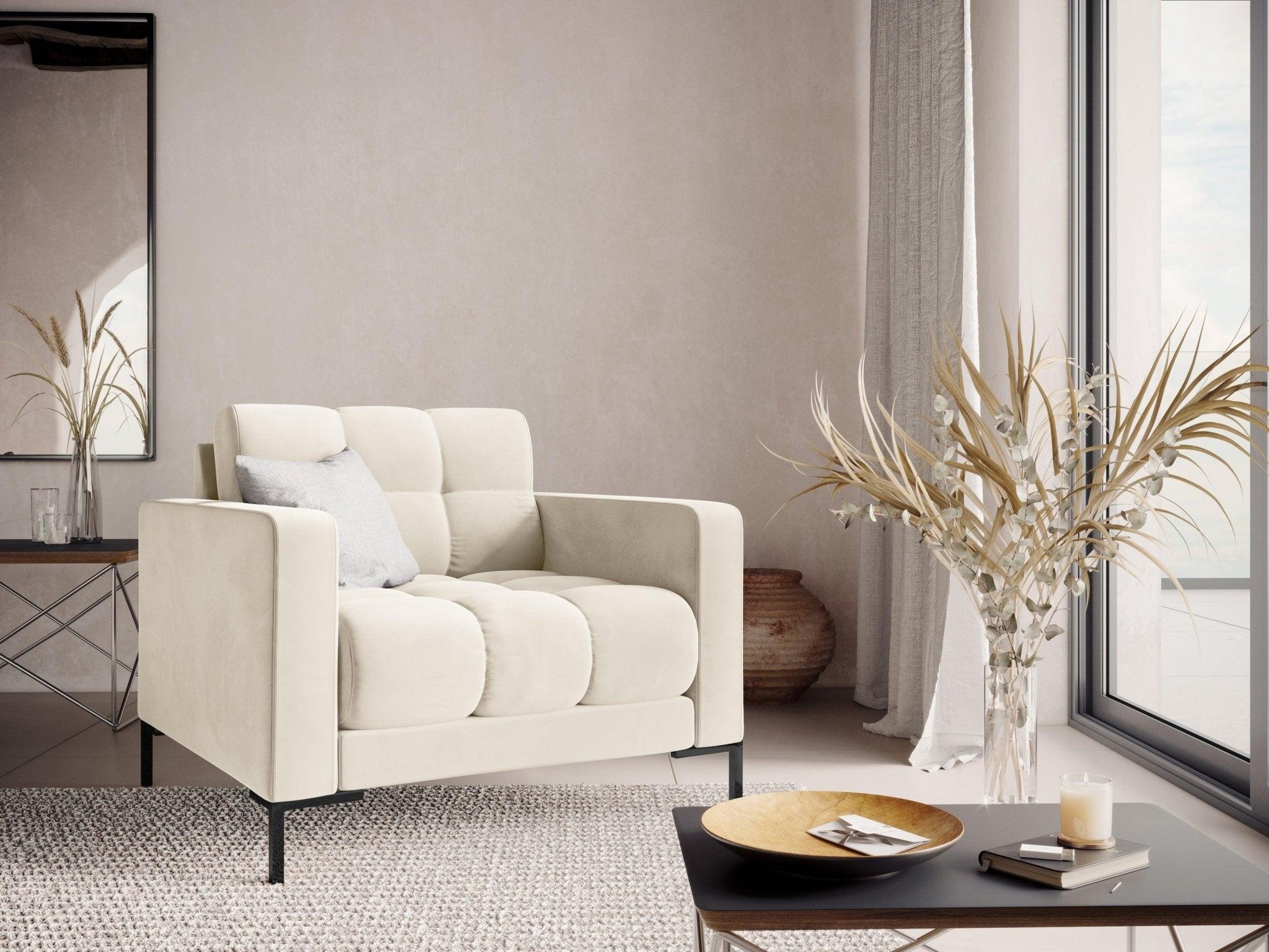 Fotel aksamitny BALI jasnobeżowy z czarną podstawą Cosmopolitan Design Eye on Design