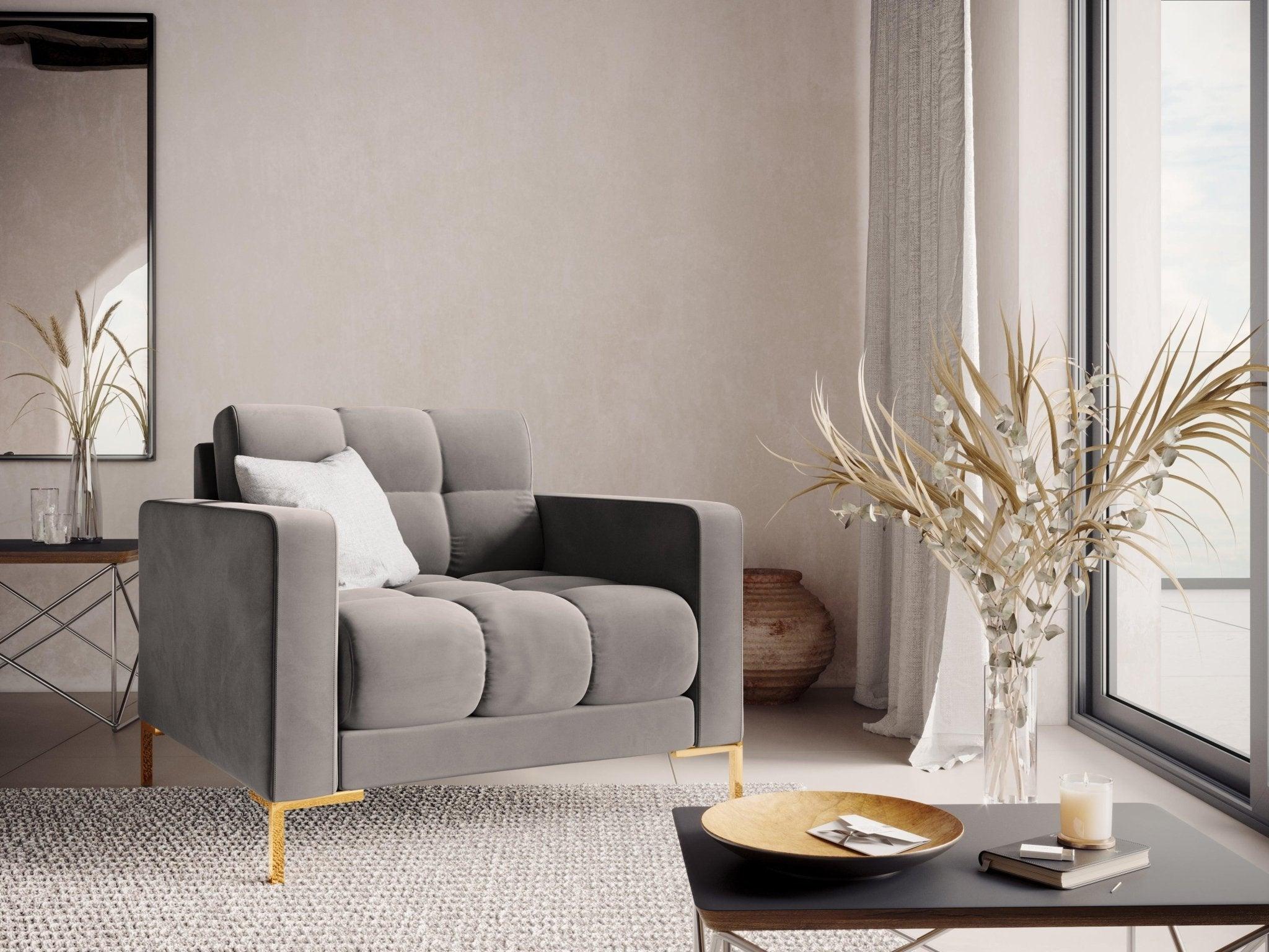 Fotel aksamitny BALI jasnoszary ze złotą podstawą Cosmopolitan Design Eye on Design