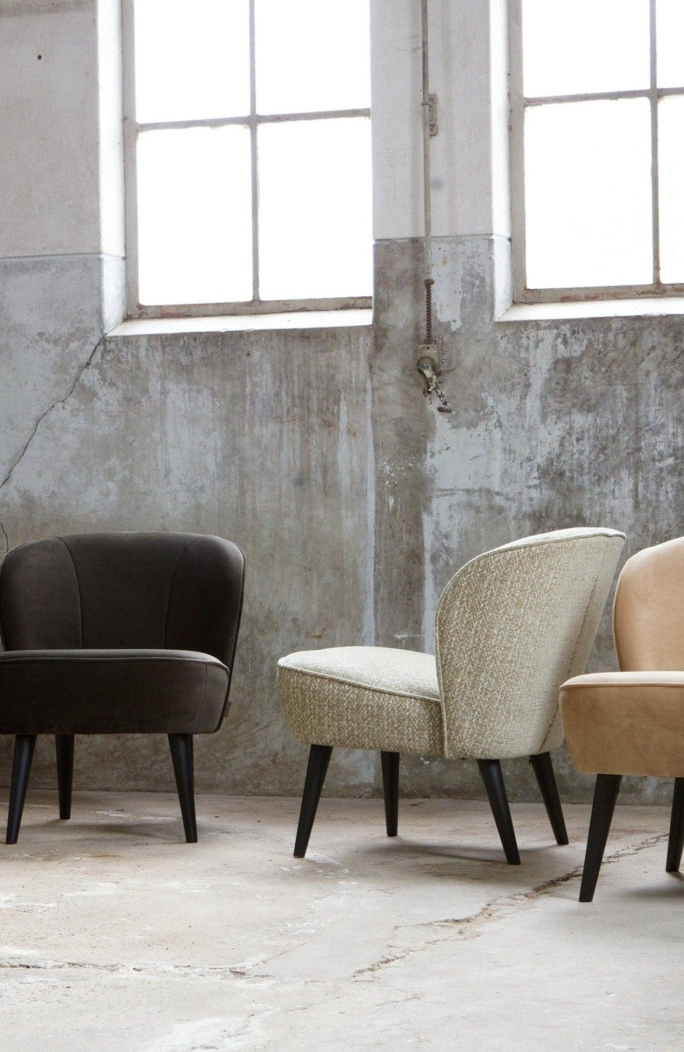 Fotel aksamitny SARA fioletowy Woood Eye on Design