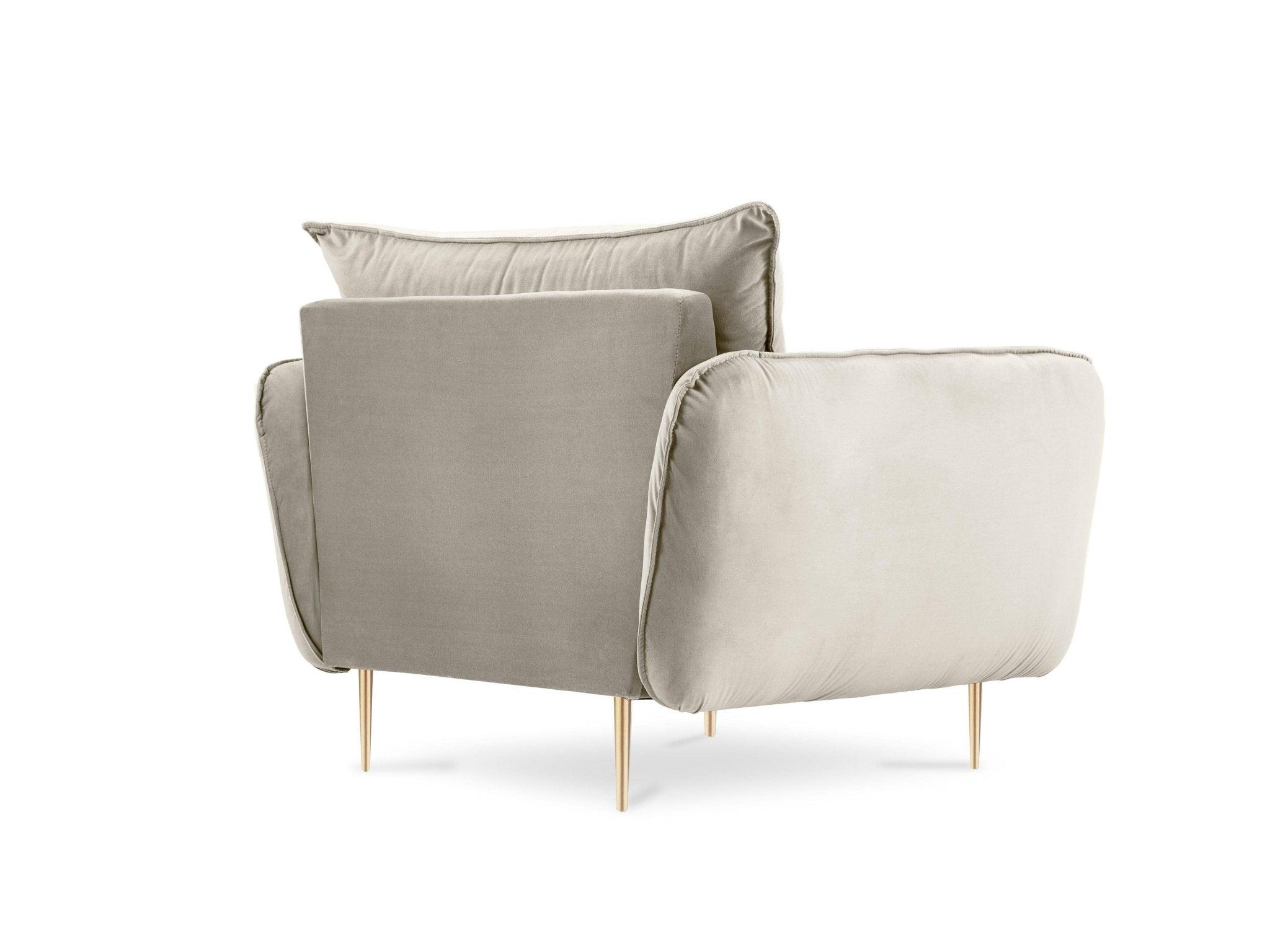 Fotel aksamitny VIENNA beżowy ze złotą podstawą Cosmopolitan Design Eye on Design