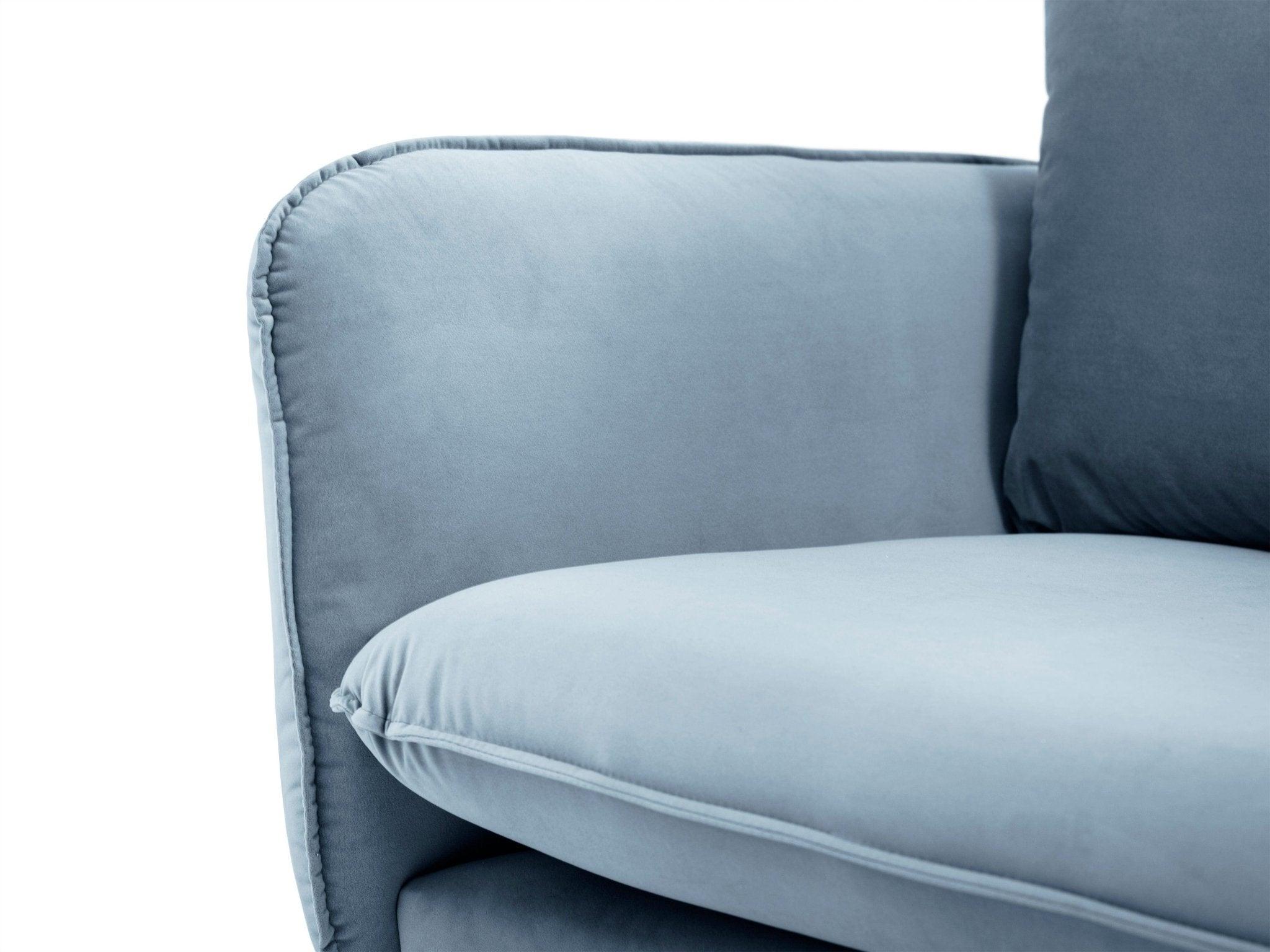 Fotel aksamitny VIENNA jasnoniebieski z czarną podstawą Cosmopolitan Design Eye on Design