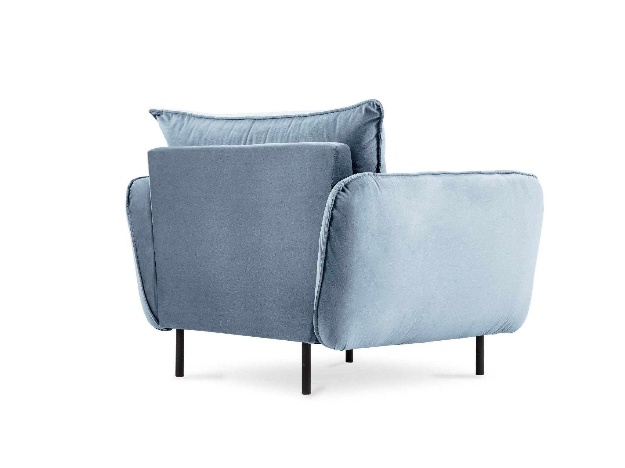 Fotel aksamitny VIENNA jasnoniebieski z czarną podstawą Cosmopolitan Design Eye on Design