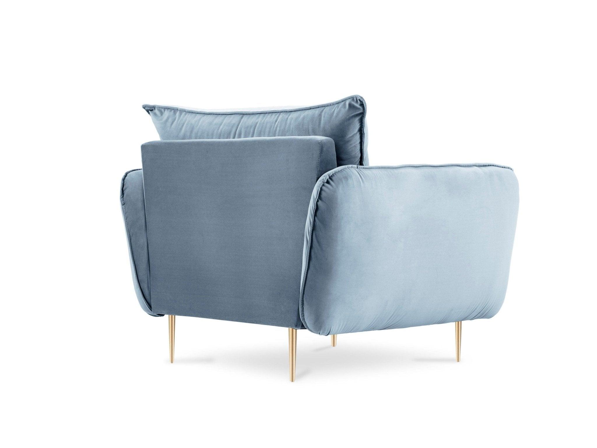 Fotel aksamitny VIENNA jasnoniebieski ze złotą podstawą Cosmopolitan Design Eye on Design