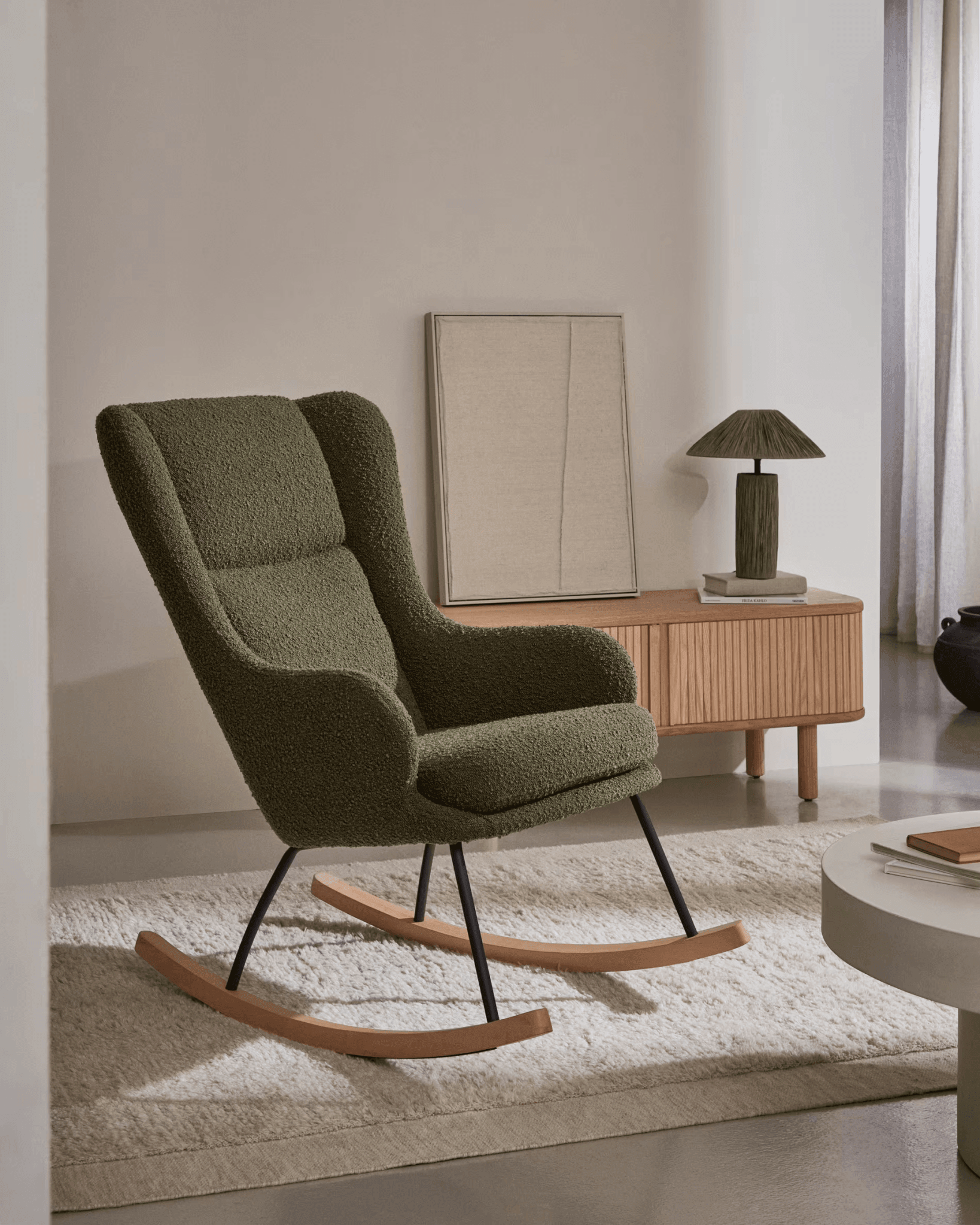 Fotel bujany MAUSTIN zielony baranek La Forma Eye on Design
