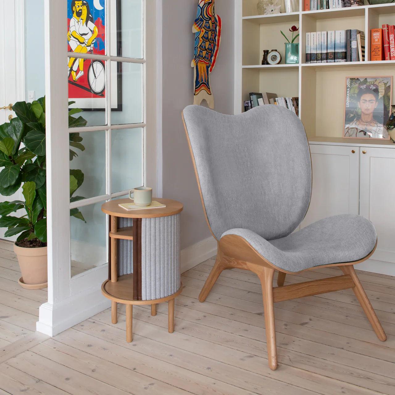 Fotel CONVERSATION PIECE TALL żółty z czarną podstawą UMAGE Eye on Design