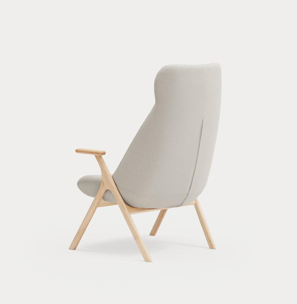 Fotel DINS wysoki kremowy z drewnianą podstawą Teulat Eye on Design