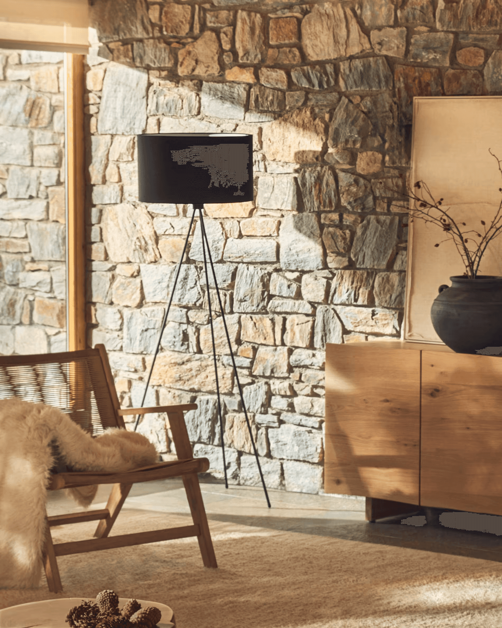 Fotel GERALDA lite drewno akacjowe z naturalnym wykończeniem La Forma Eye on Design