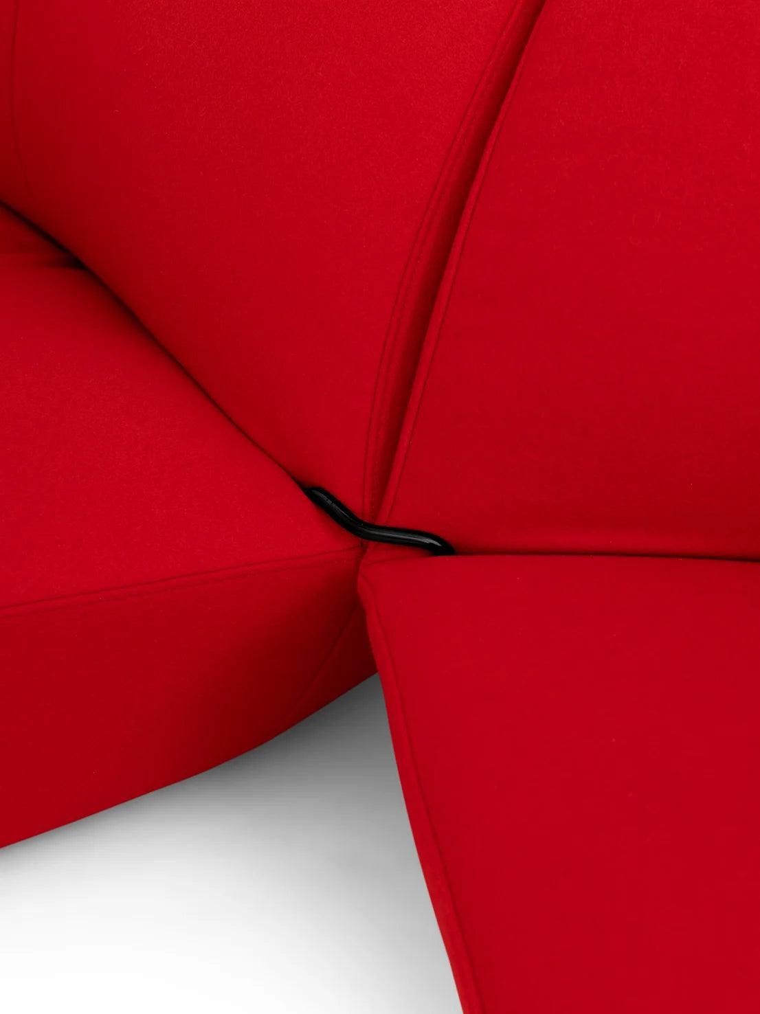 Fotel KISSS tapicerowany Moooi Eye on Design